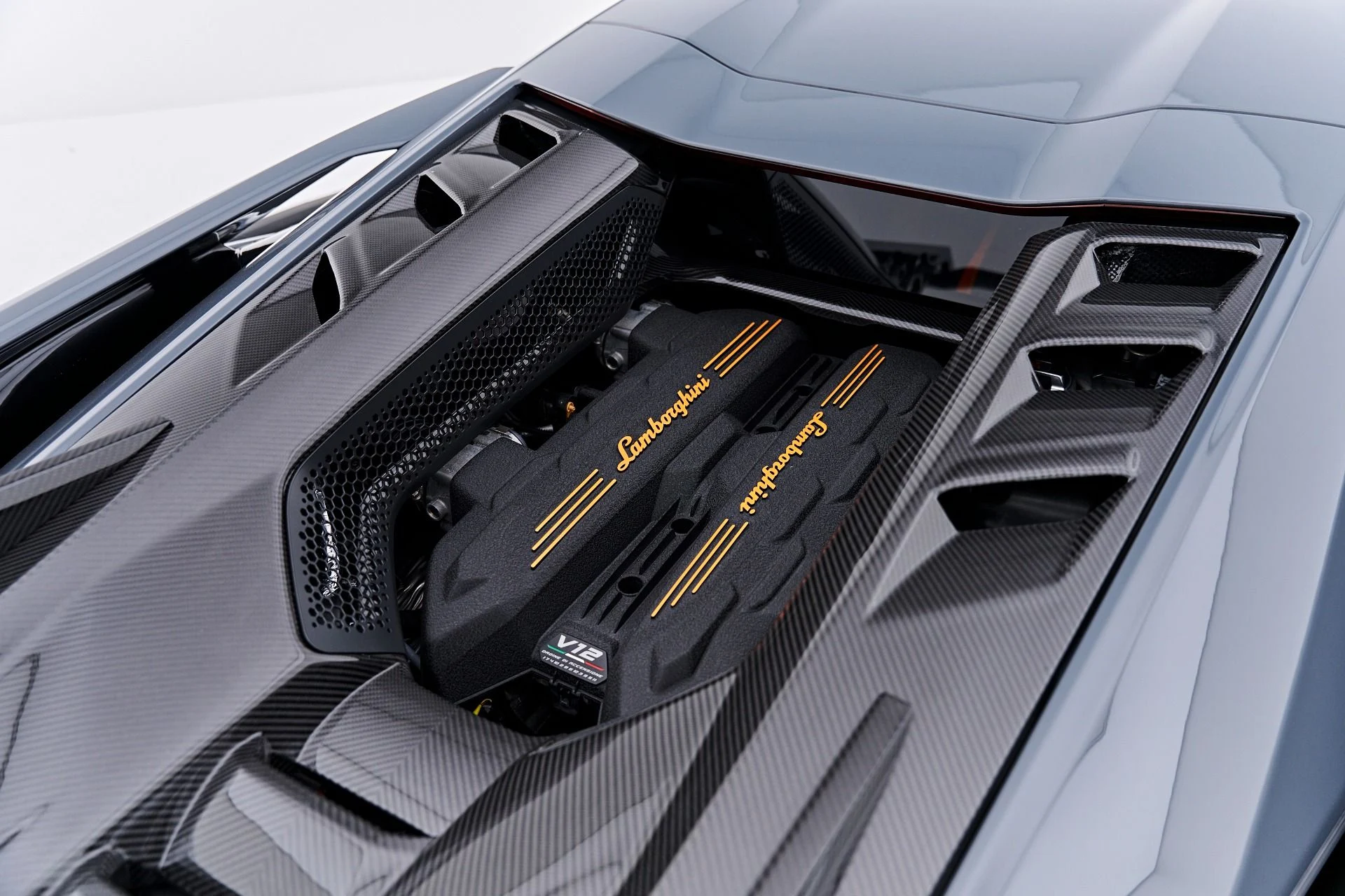 mph036_172962999_Used_2024_Lamborghini_Revuelto_Base_1789623424_7fb1ffad0e