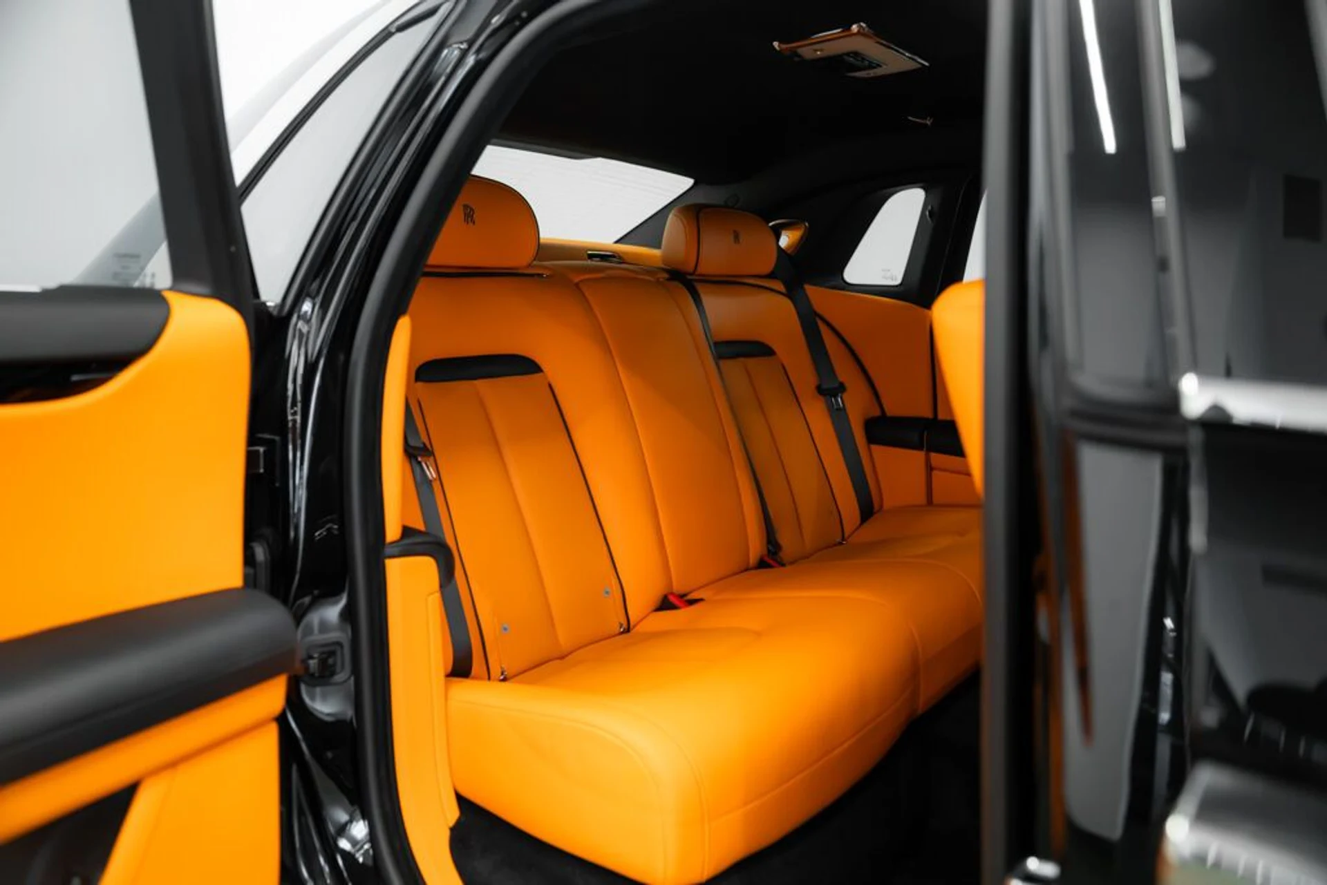 mph036_1741145229_rolls_royce_ghost_2021_jpg_v_1754355020_edceaa9ea3