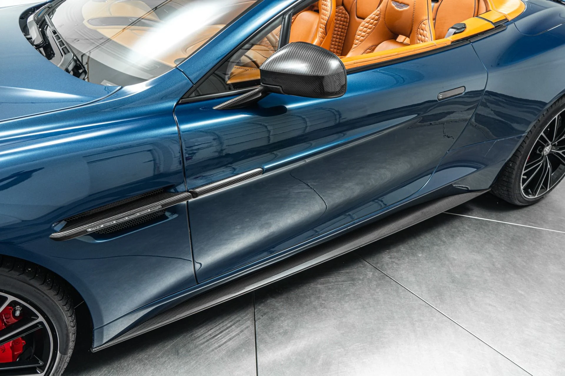 mph036_1765671592_Used_2016_Aston_Martin_Vanquish_Volante_Low_Miles_Amazing_Color_Combination_1785262307_f3fdc998dd