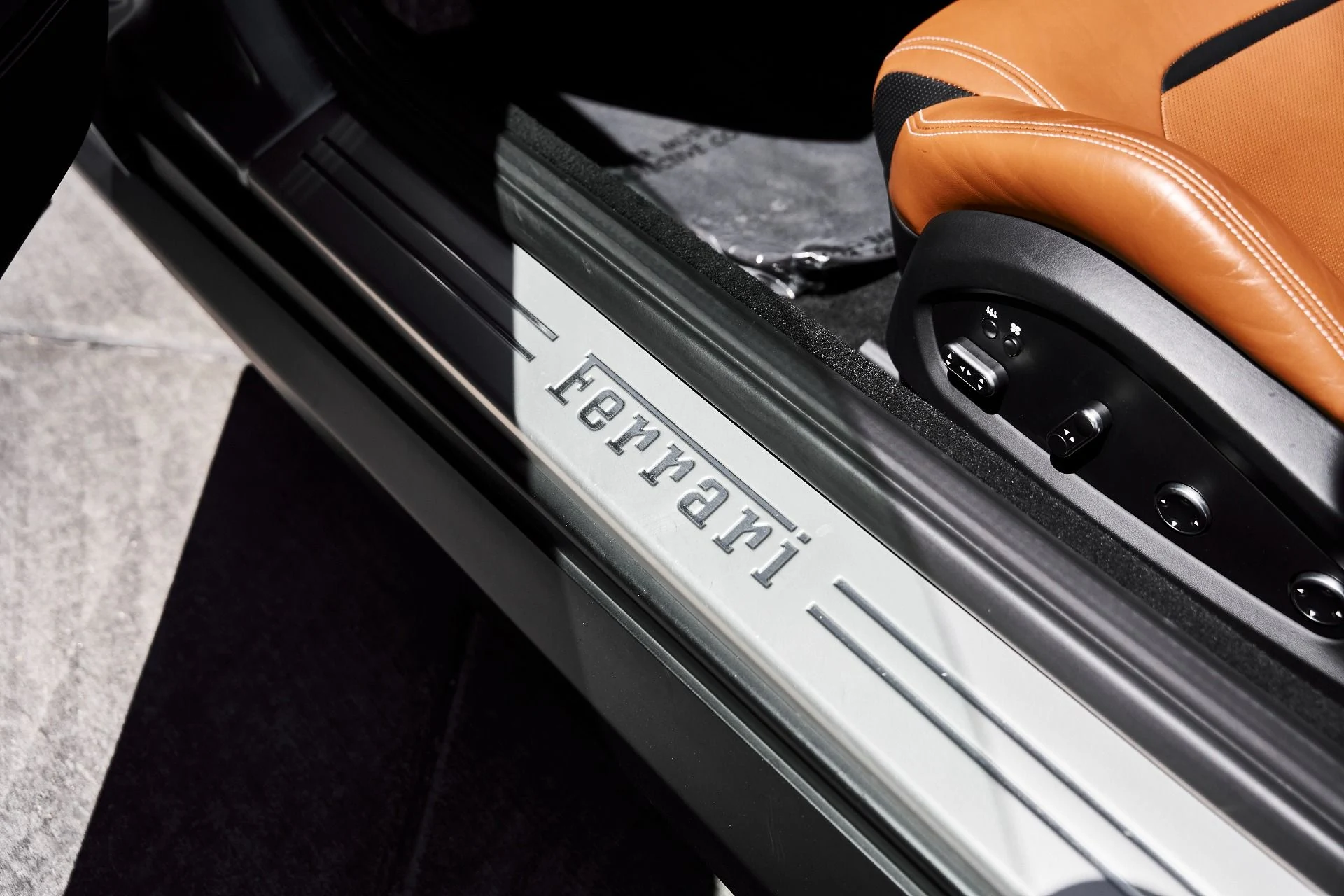 mph036_1803996702_Used_2018_Ferrari_GTC_4_Lusso_V12_1775612050_7e8ffd2032