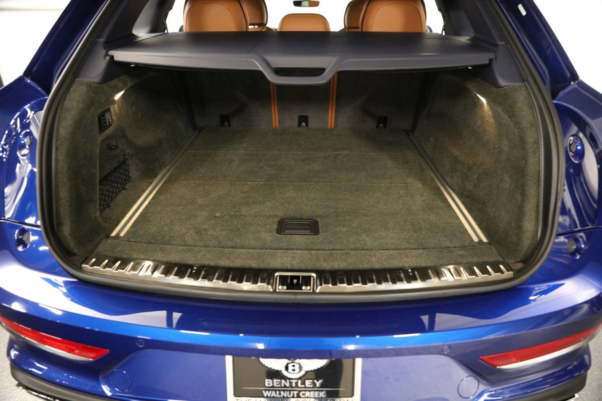 mph036_1806136049_Used_2022_Bentley_Bentayga_V8_1678278187_f67359bc17