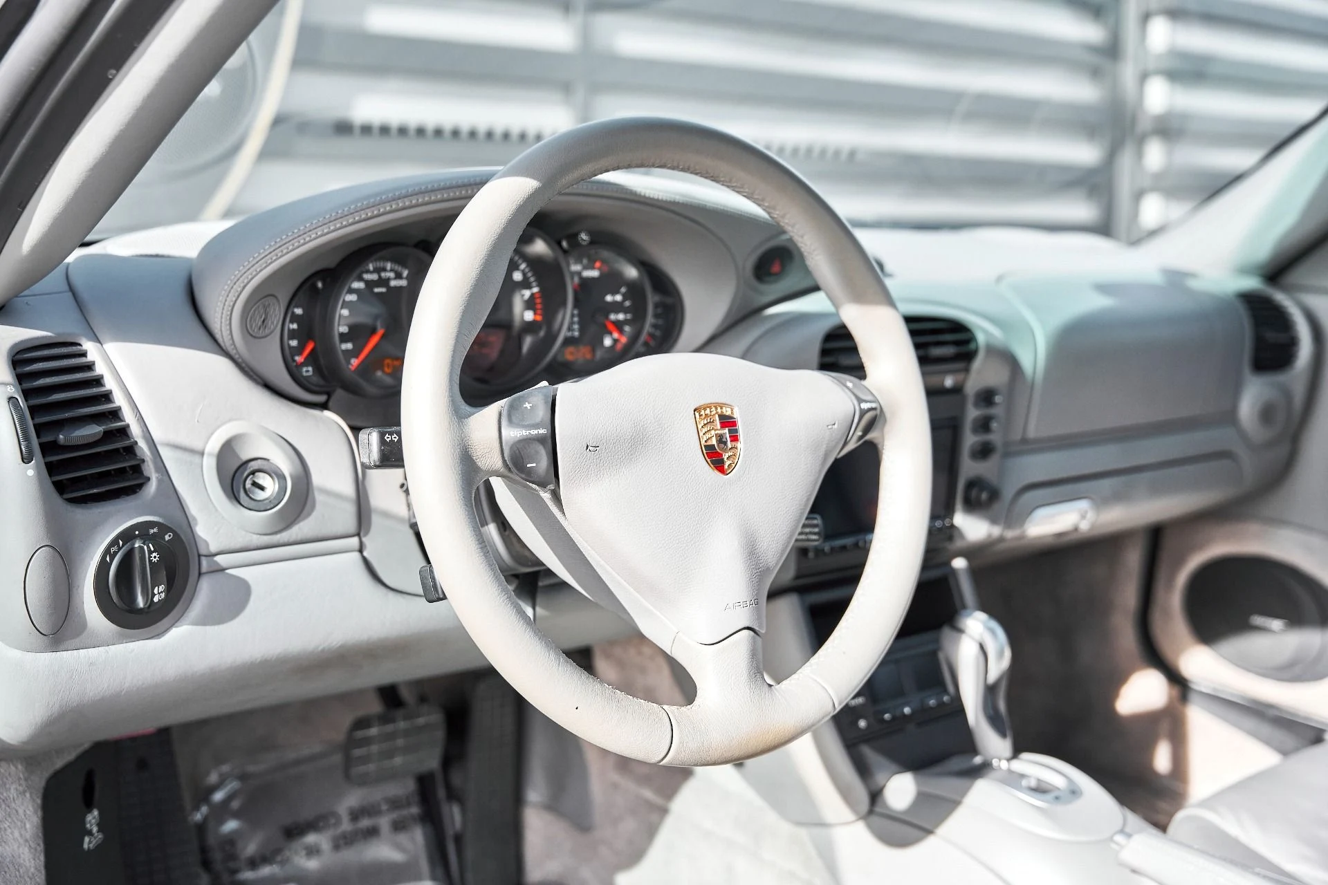 mph036_1812582964_Used_2002_Porsche_911_Carrera_1766458459_077b011fd5