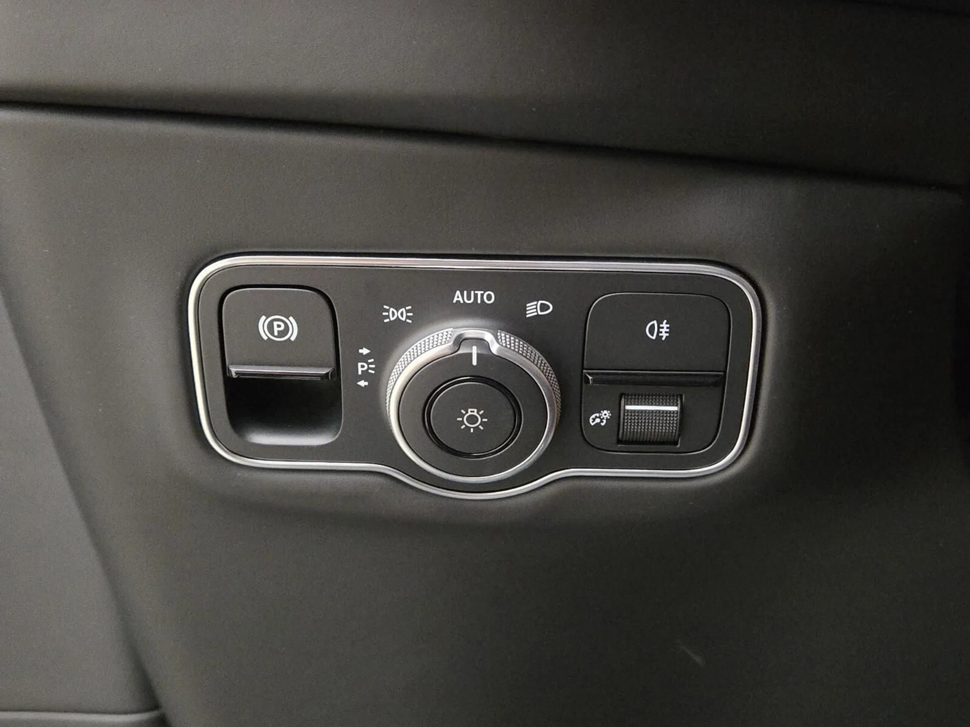 mph036_1823858915_New_2026_Aston_Martin_DBX_S_1780637089_ac890f9a9d