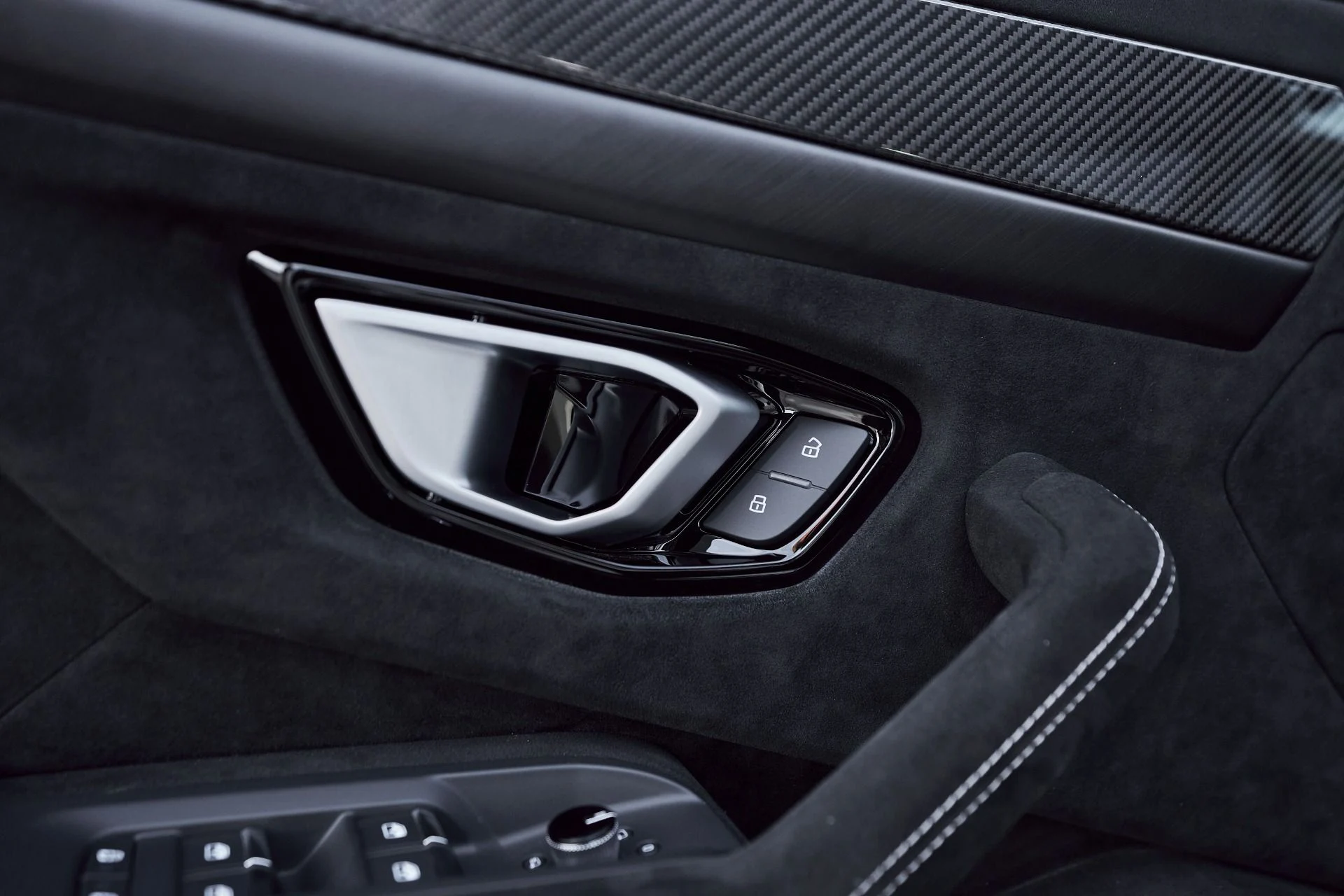 mph036_1823930168_Used_2024_Lamborghini_Urus_Performante_1764730718_050e91a9cb