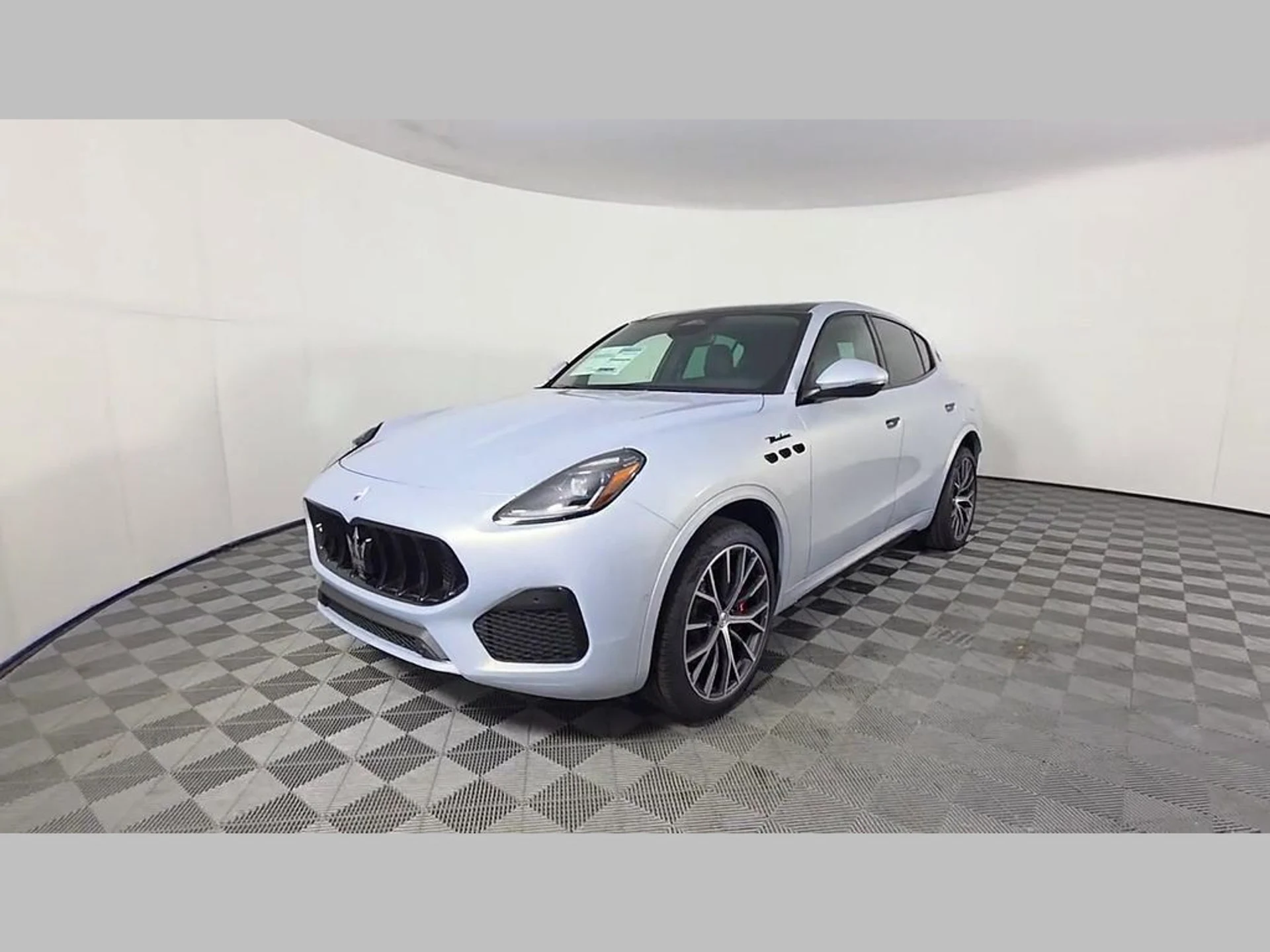 mph036_1824534696_85e94984dc3cba5bd5b1abdfcc24e2d4_08ddce944a