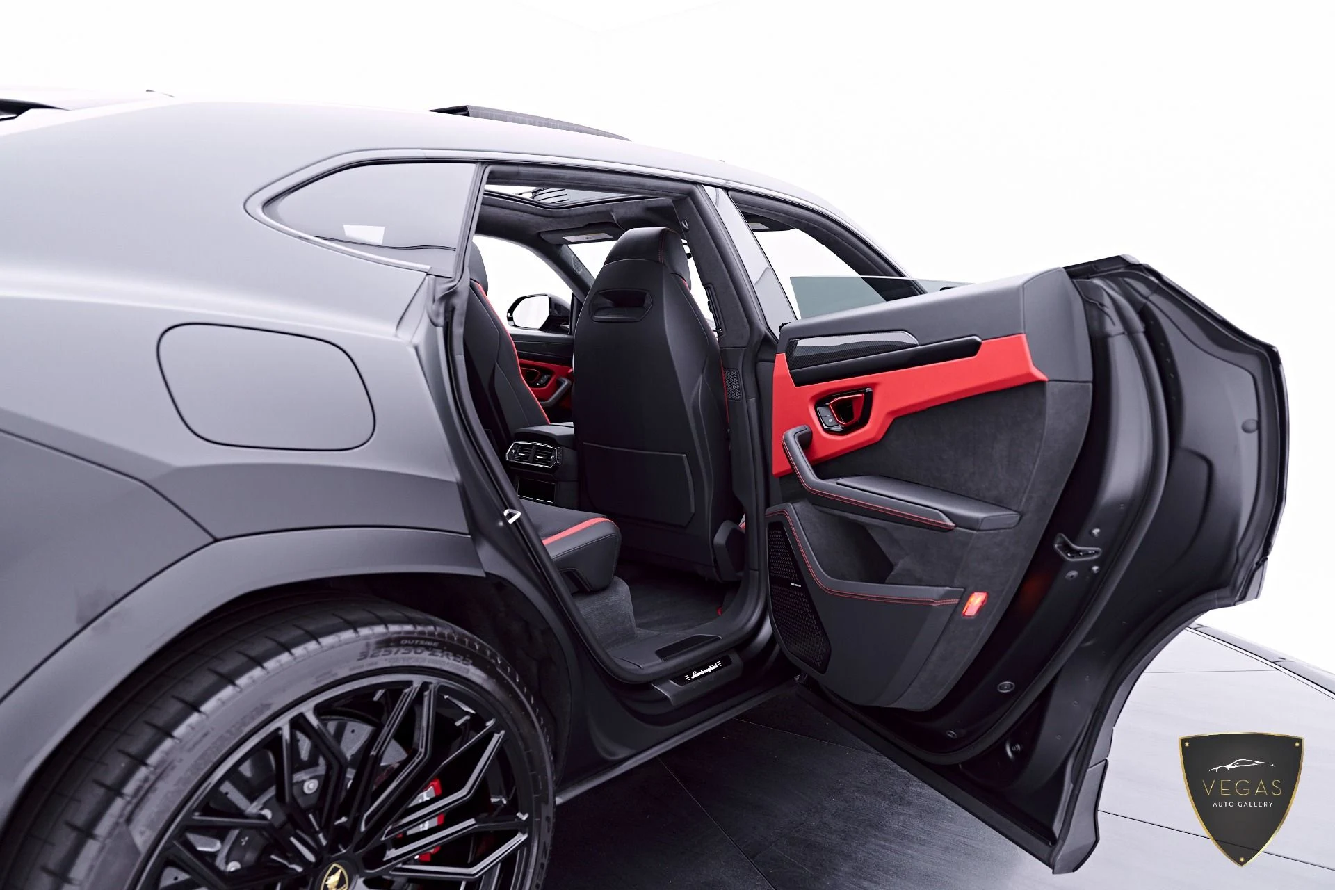 mph036_1827108403_Used_2026_Lamborghini_Urus_SE_1782163558_f9f60412bf