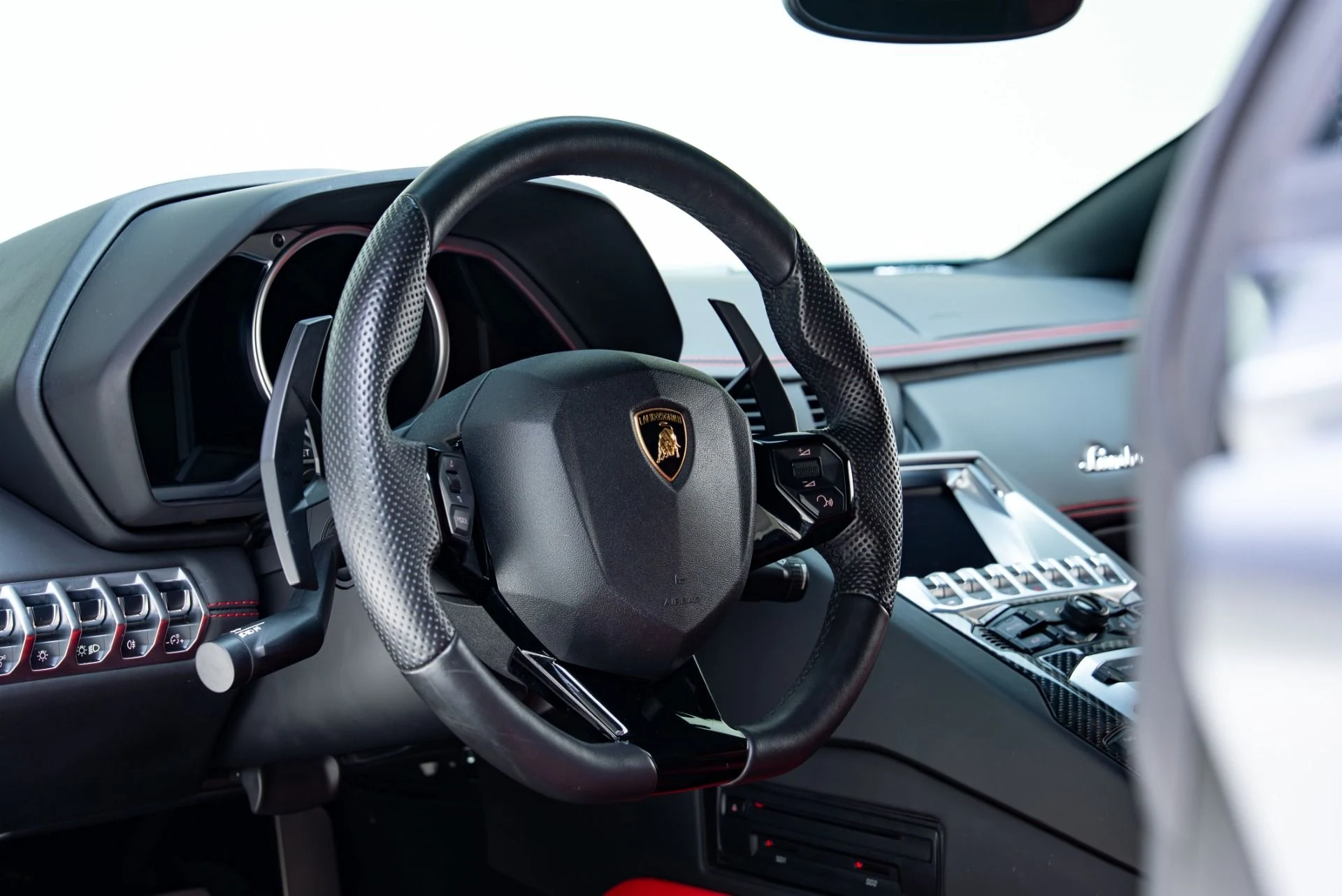 mph036_1833488319_Used_2015_Lamborghini_Aventador_LP_700_4_1778261786_c9e6199c9f