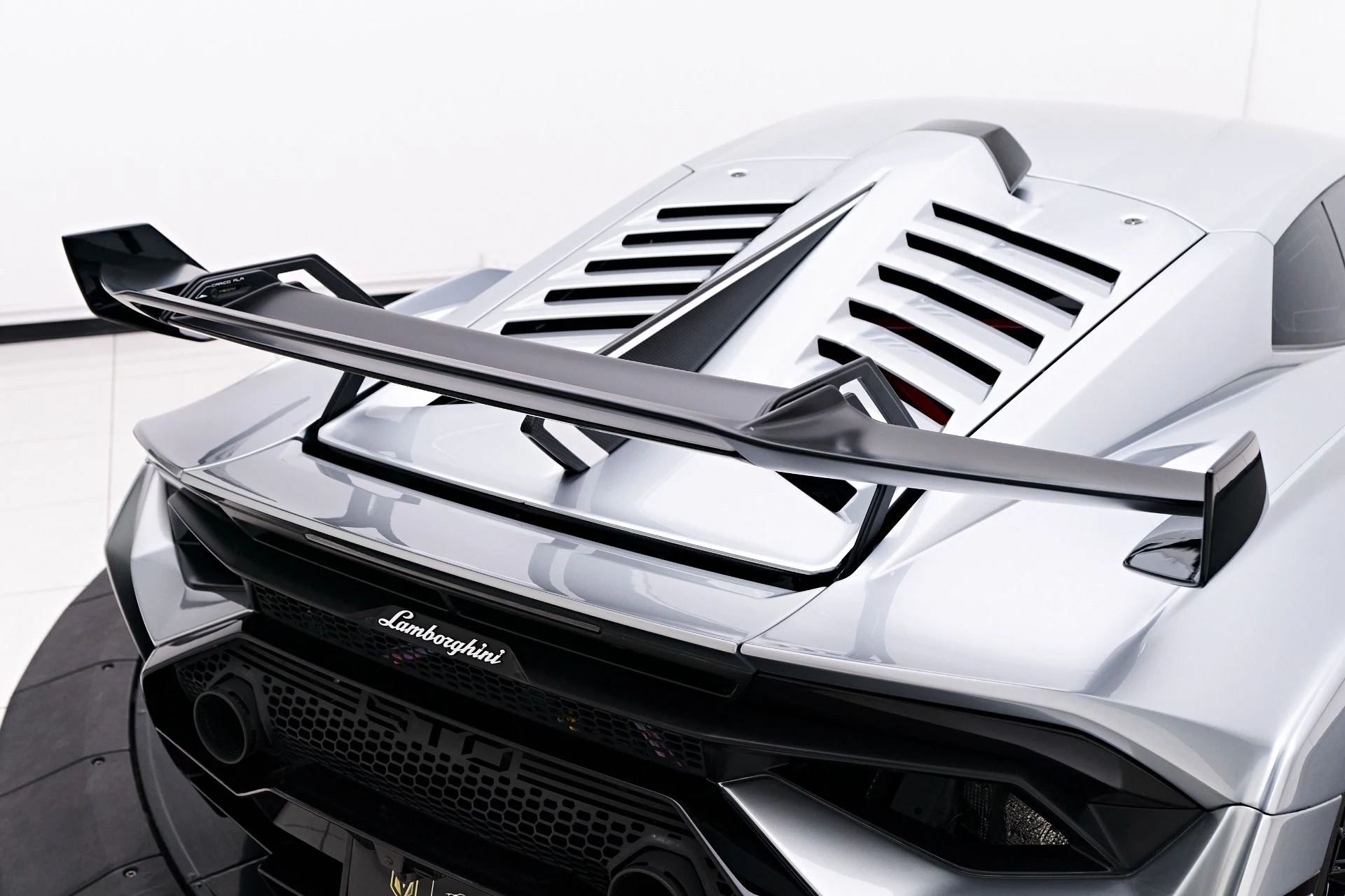 mph036_1838507692_Used_2023_Lamborghini_Huracan_STO_Base_1754673404_fcede6f095
