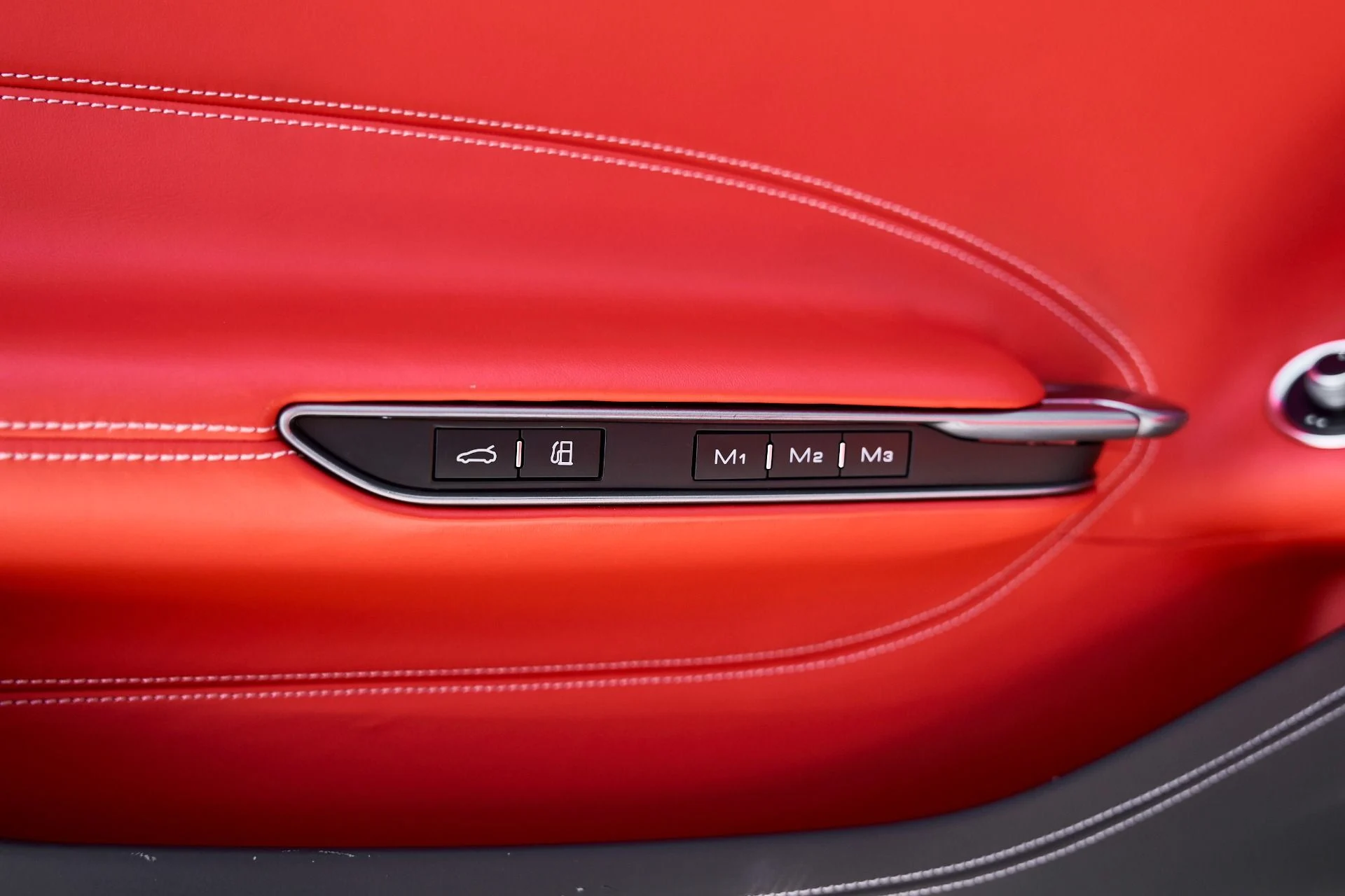 mph036_1838824232_Used_2020_Ferrari_GTC_4_Lusso_V12_1773162269_60e44ec187