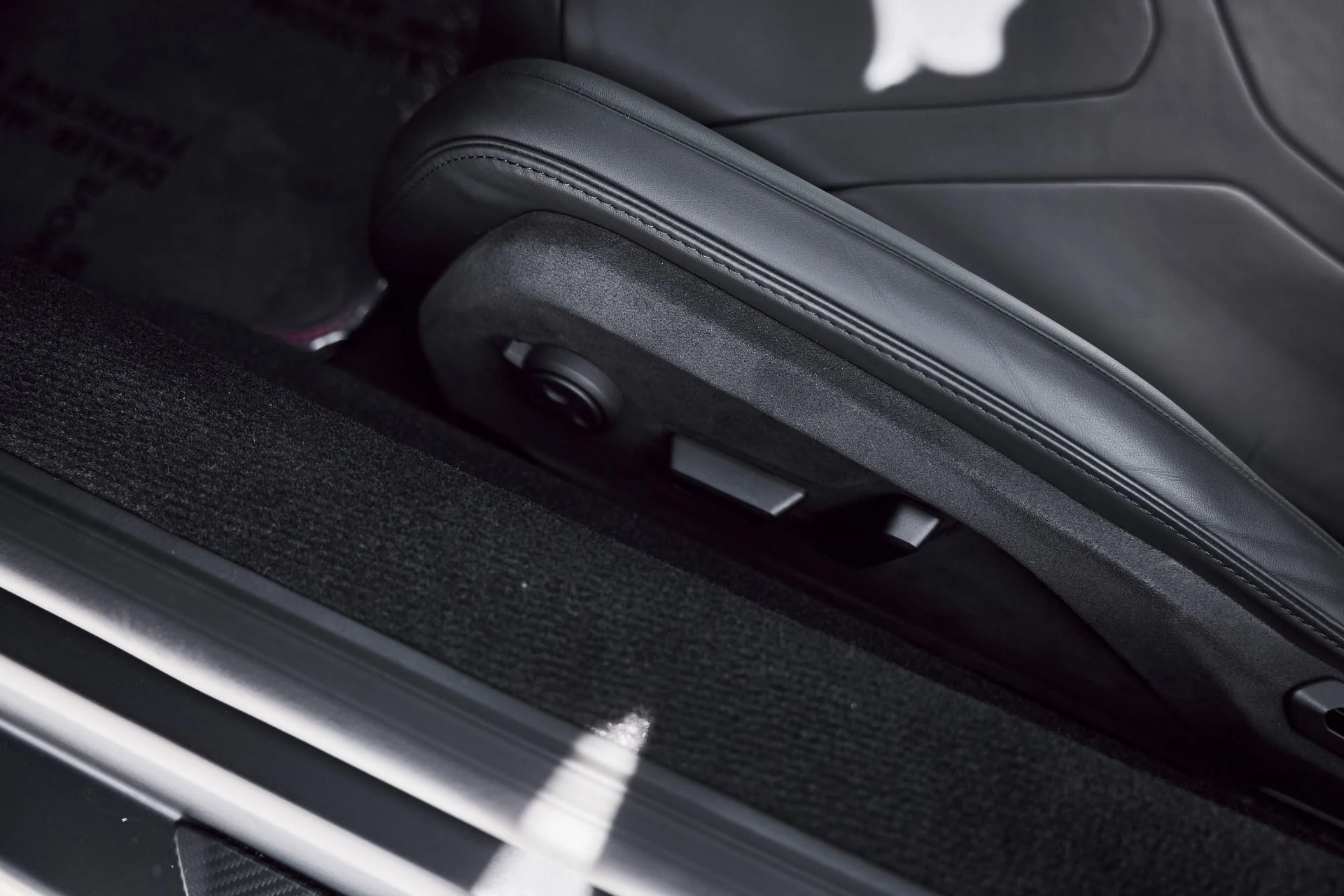 mph036_1844343138_Used_2025_Lamborghini_Revuelto_Base_1774300539_48e7b943f5