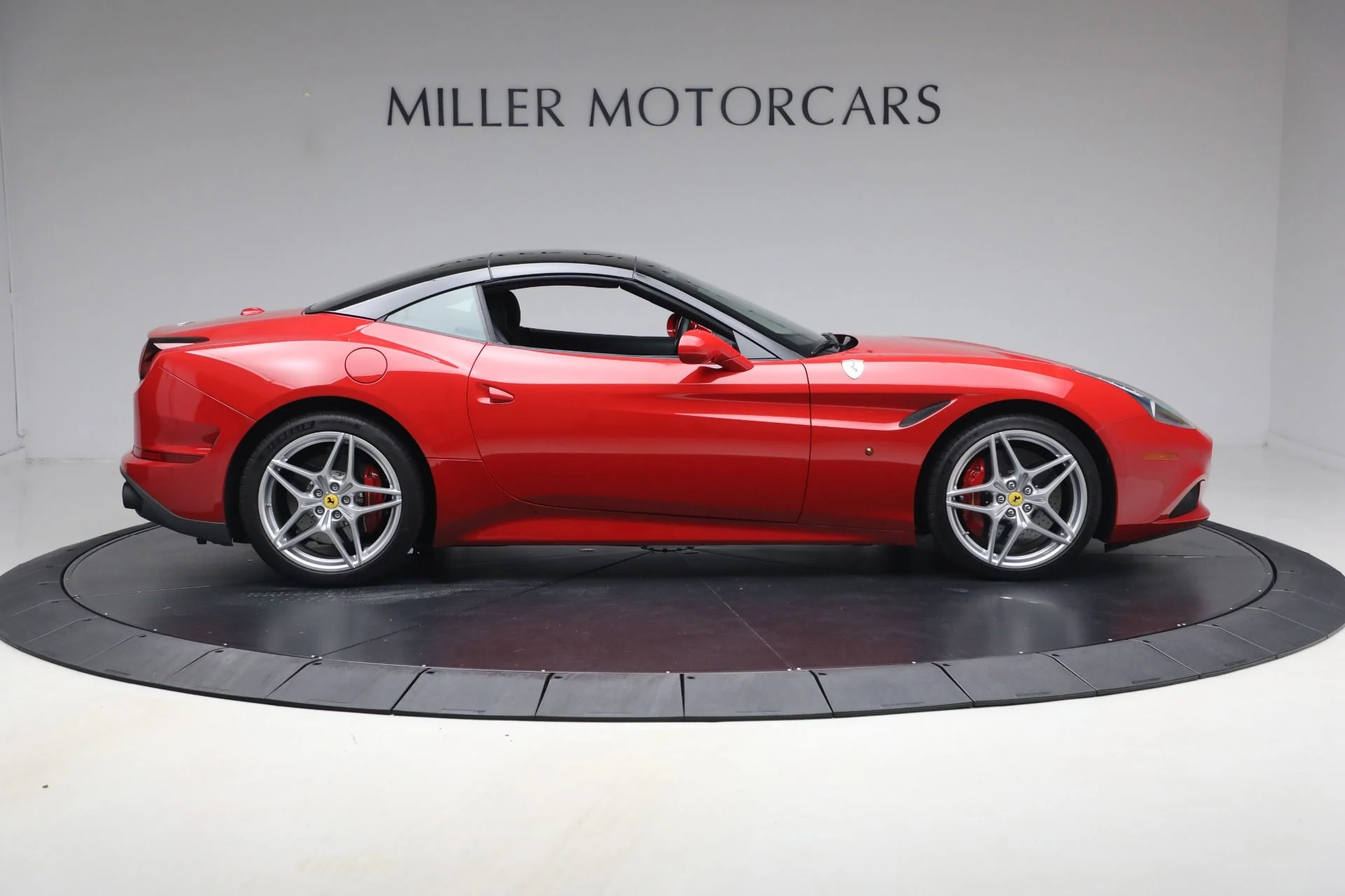 mph036_1845539241_Used_2017_Ferrari_California_T_1787347331_71b4fc3a76
