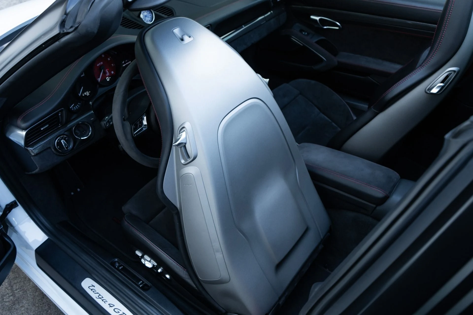 mph036_1847753138_Used_2018_Porsche_911_Targa_4_GTS_1791238615_fa462e18bf