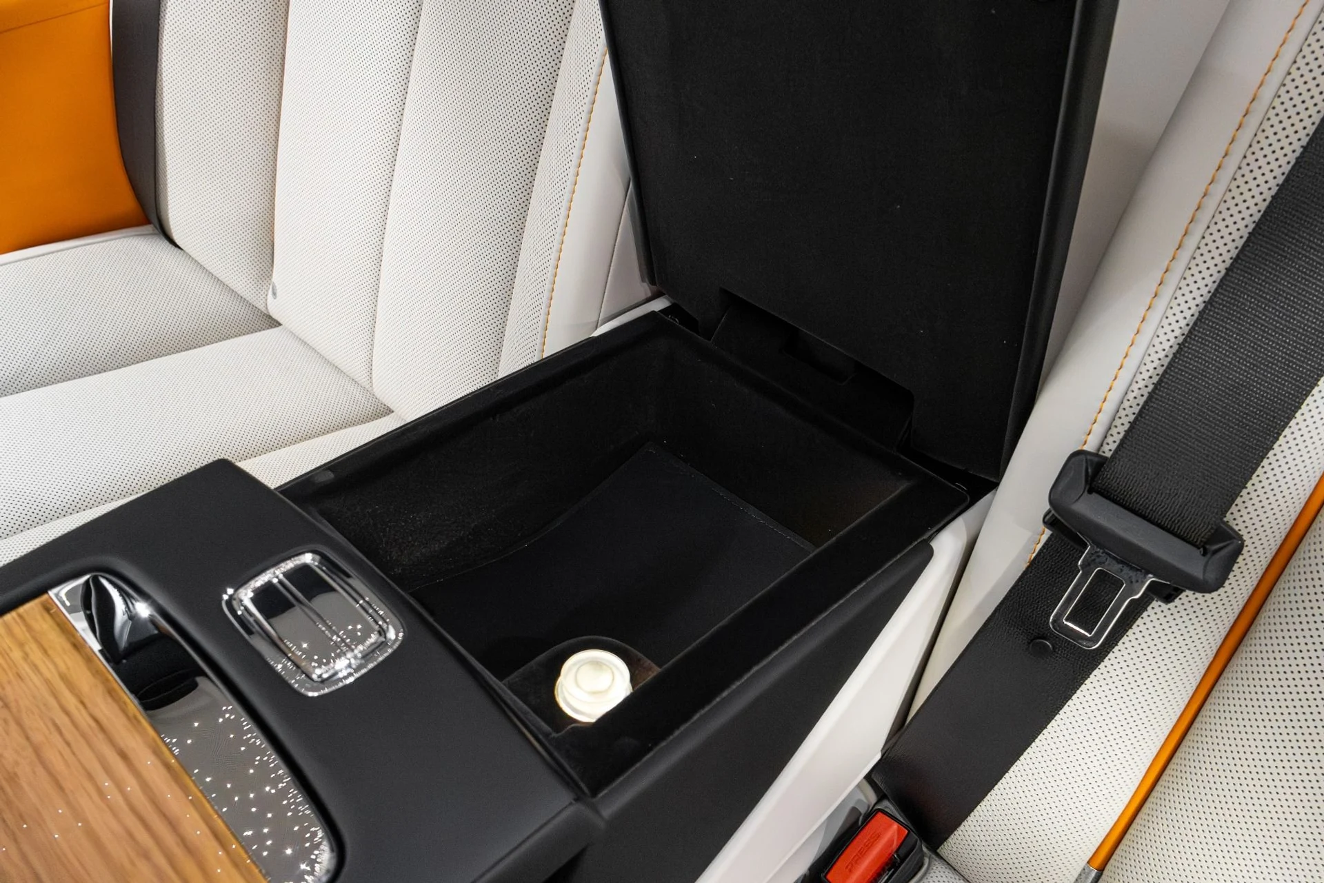 mph036_1854317634_Used_2019_Rolls_Royce_Phantom_1770350910_576f89334a