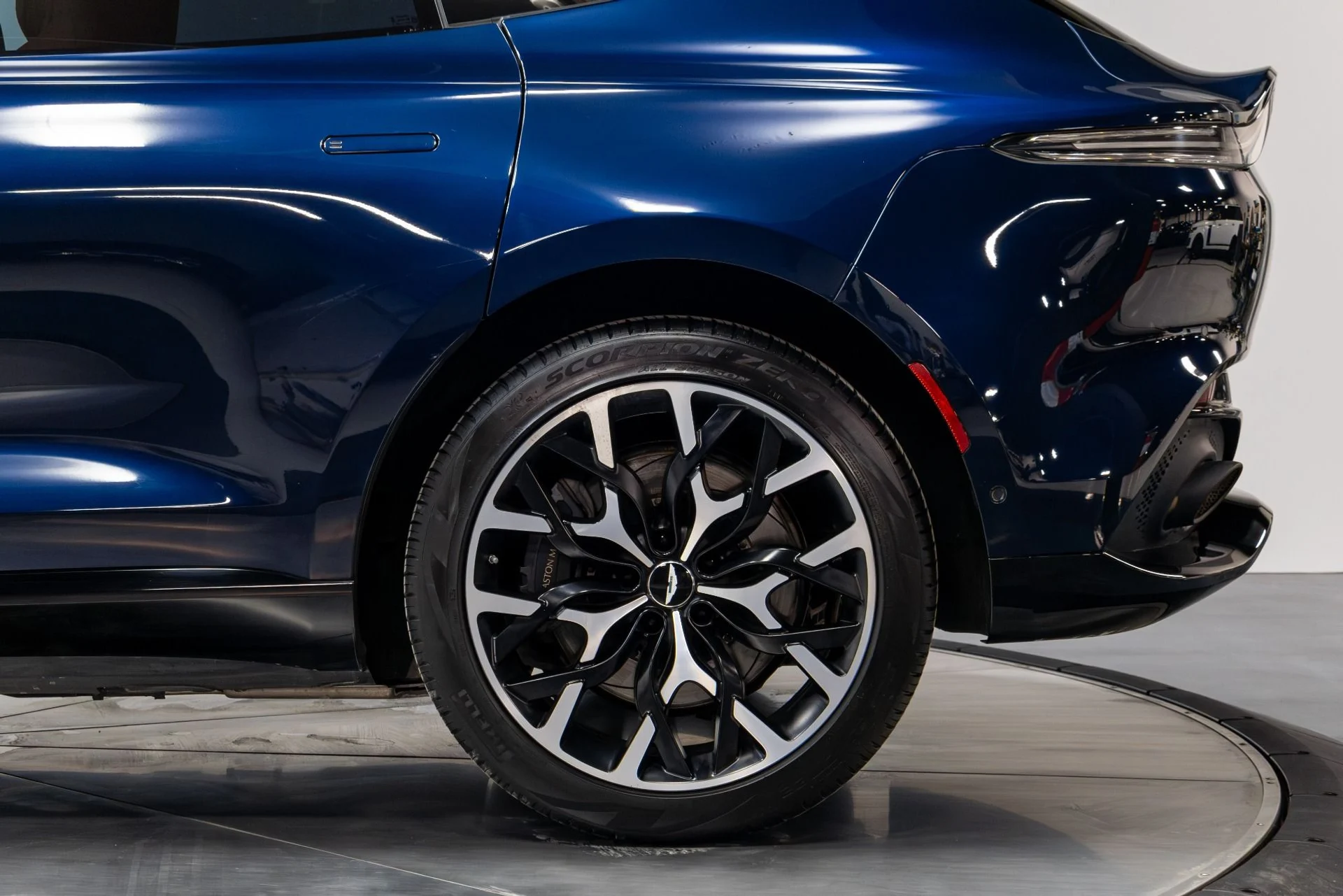 mph036_1854580125_Used_2021_Aston_Martin_DBX_1770088523_441070cf3e