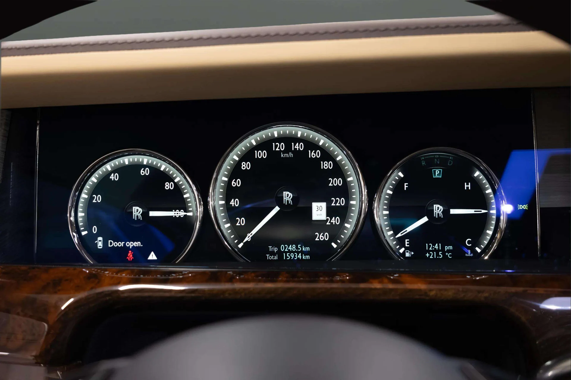 mph036_1858636004_d1d63897_8d2c_4634_b160_750b713ca059_201920_Rolls_Royce20_Phantom2028_SCA_687_S59_KU_10466929_37_bc8f7eb58c