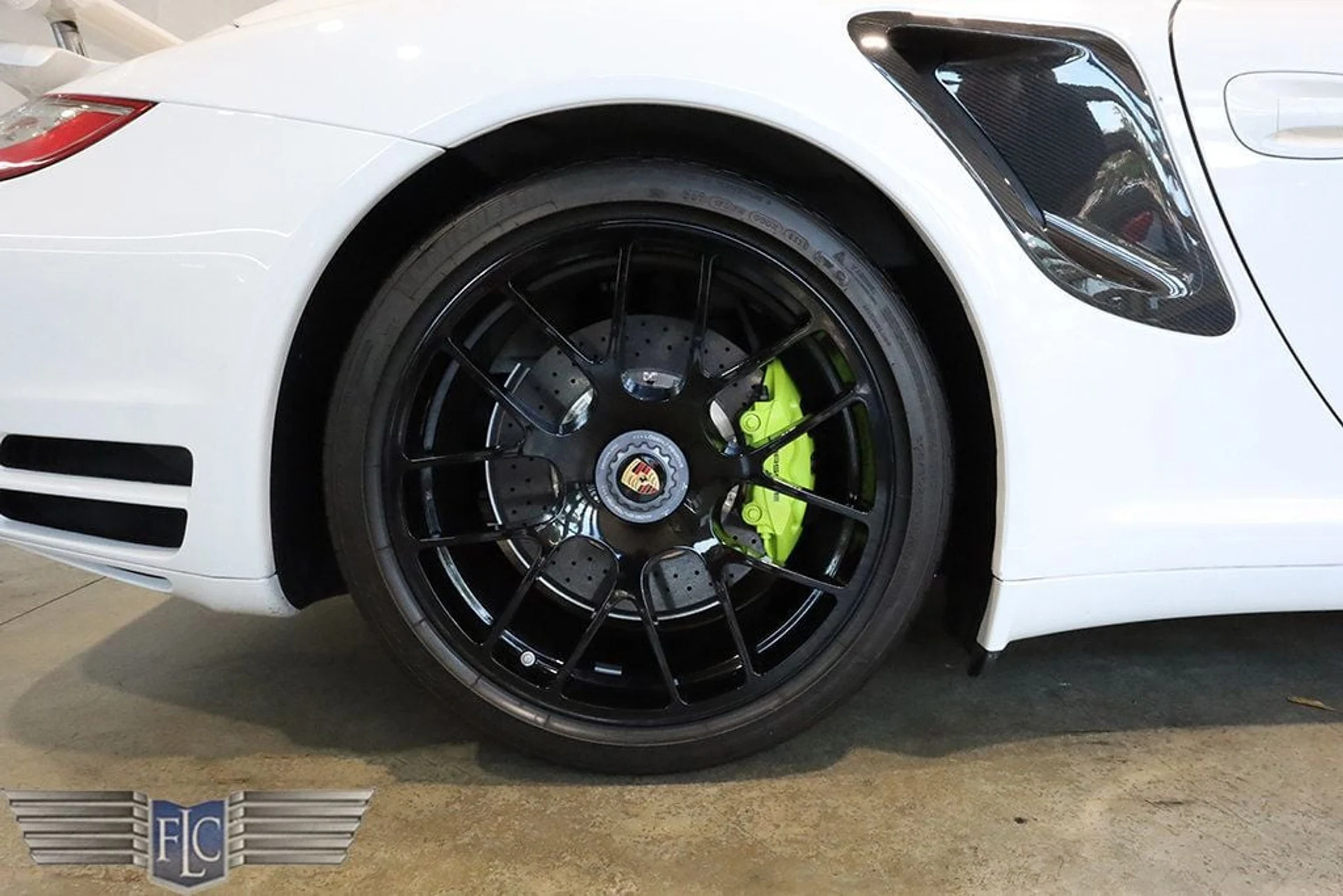 mph036_1867119637_used_2012_porsche_911_turbocabriolet_9689_23013530_37_1024_6f5906f7bc