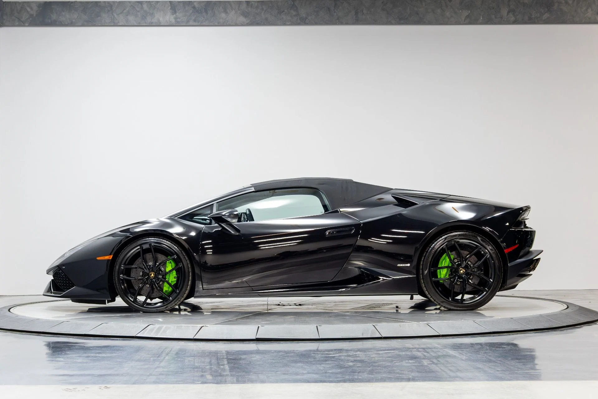 mph036_187670761_Used_2017_Lamborghini_Huracan_1775865662_1e0bc4027a