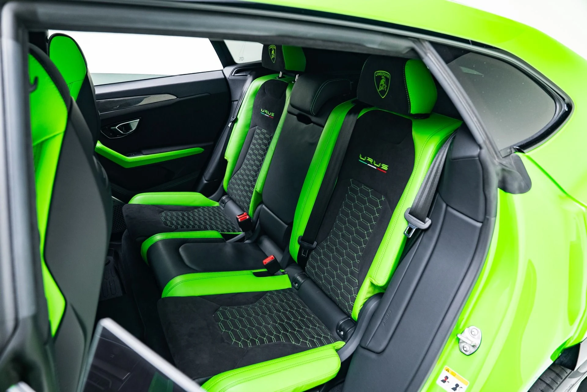 mph036_1879714023_Used_2021_Lamborghini_Urus_1766090499_8d9c84e3dc