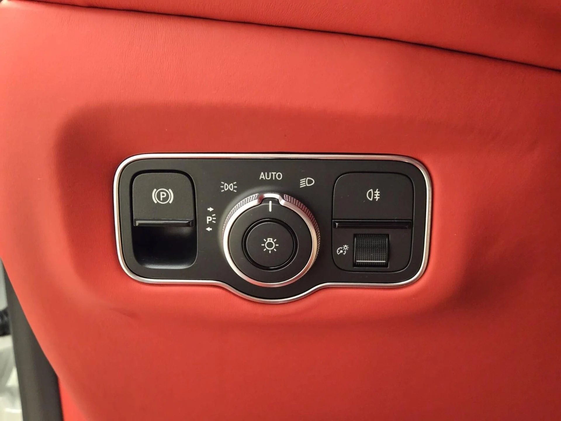 mph036_1905143160_Used_2023_Aston_Martin_Vantage_1766214046_79932f803a