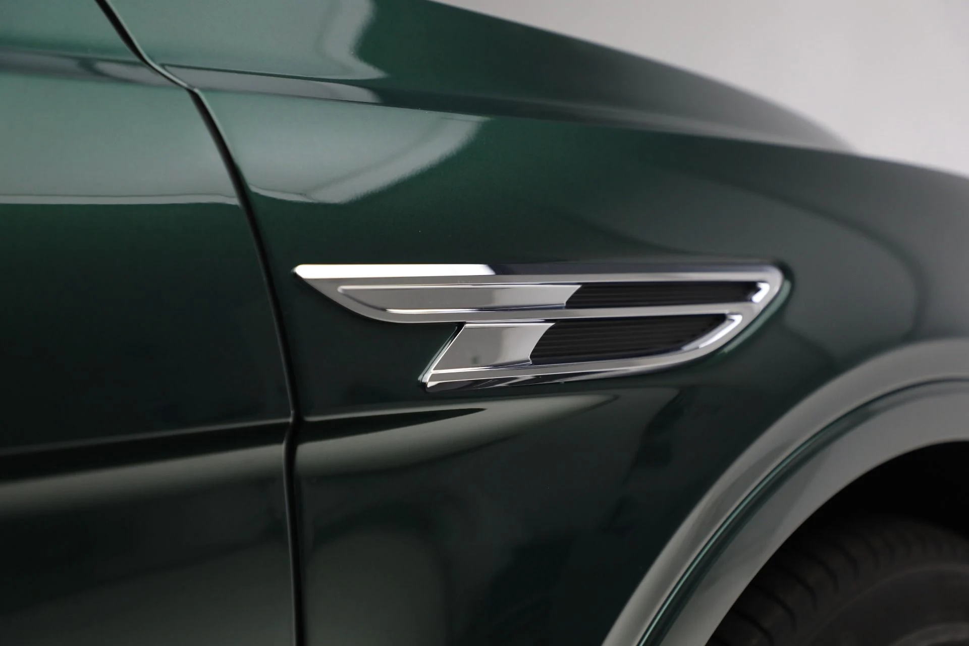 mph036_1911289822_New_2025_Bentley_Bentayga_V8_095d4504f2