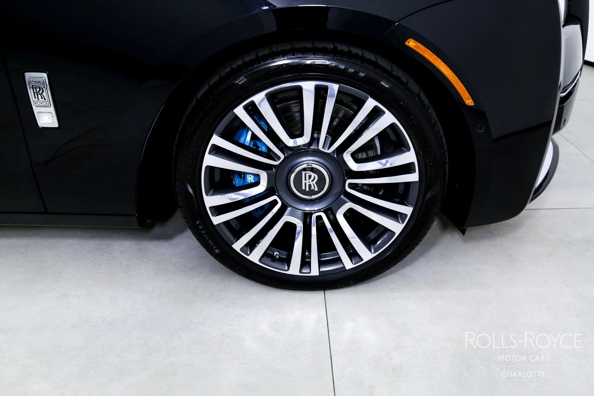 mph036_1915188010_Used_2024_Rolls_Royce_Ghost_1747773280_fbfd957031