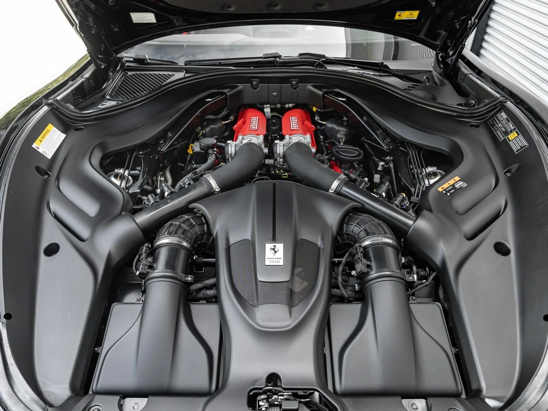 mph036_1916136370_Used_2025_Ferrari_Roma_Spider_1759774244_61dfaa1188