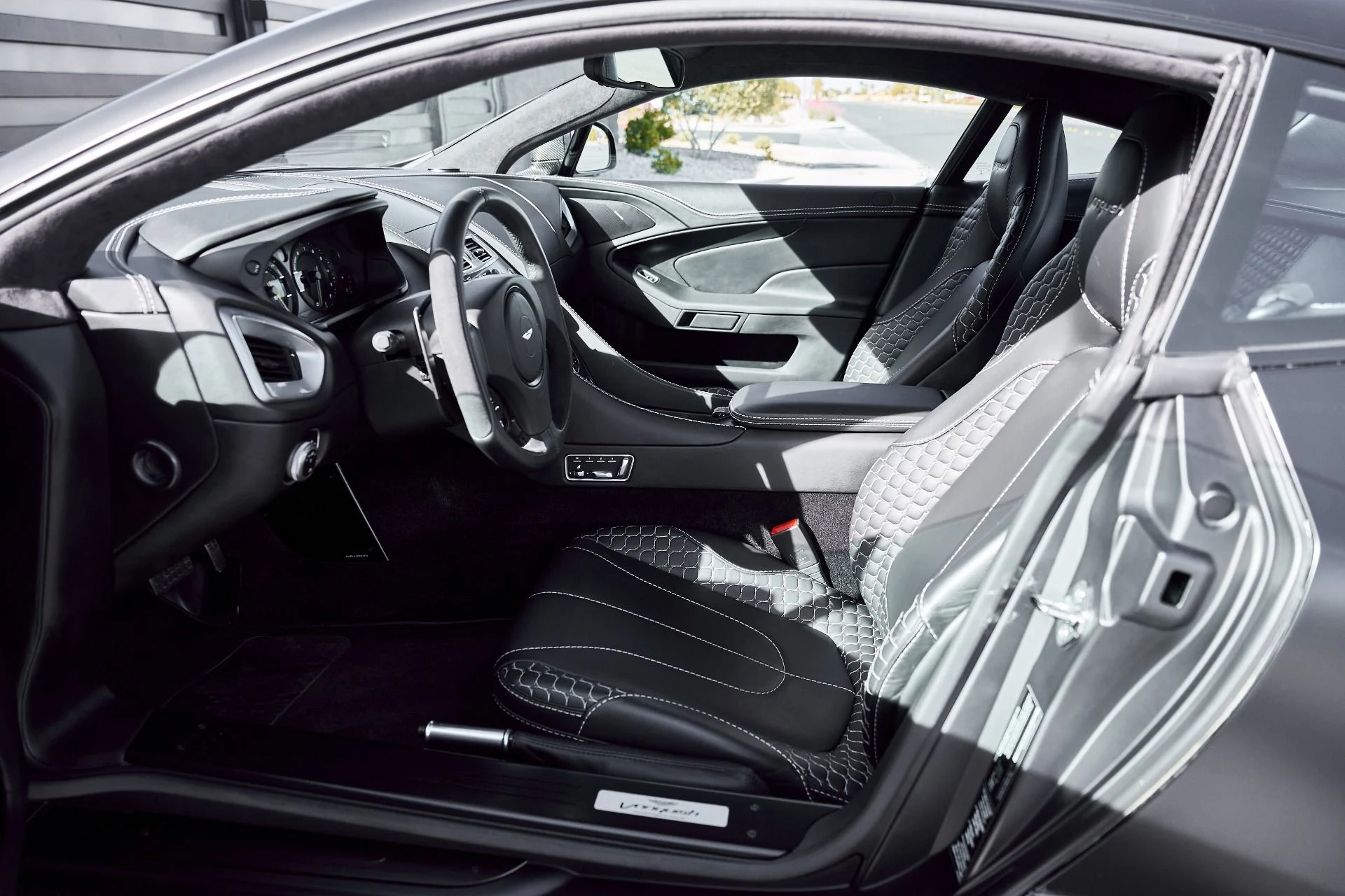 mph036_1926716854_Used_2014_Aston_Martin_Vanquish_V12_1773193810_2be9ac1bdb