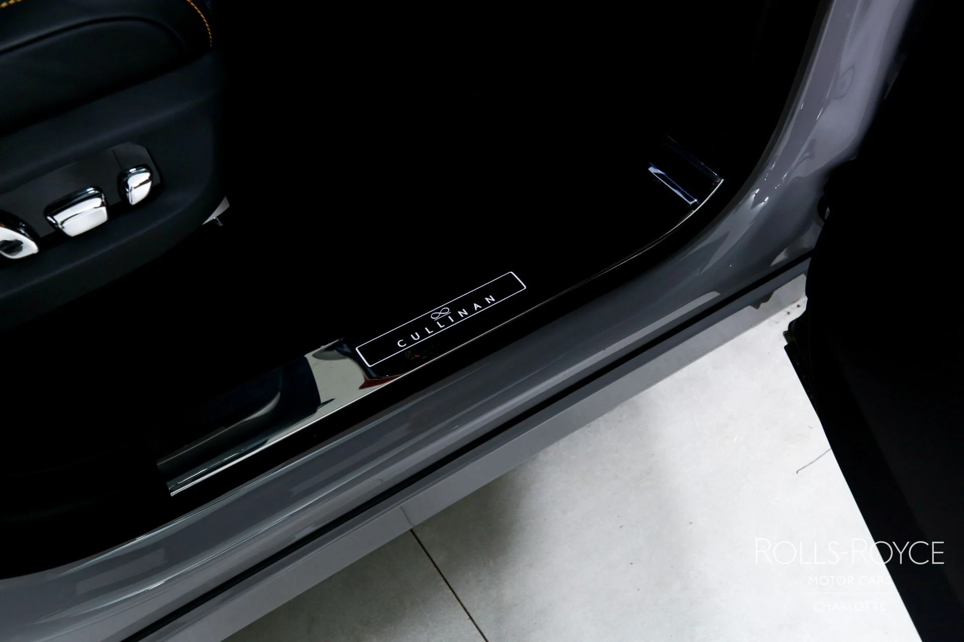 mph036_1936375874_Used_2026_Rolls_Royce_Black_Badge_Cullinan_1771362063_fc27e1c077