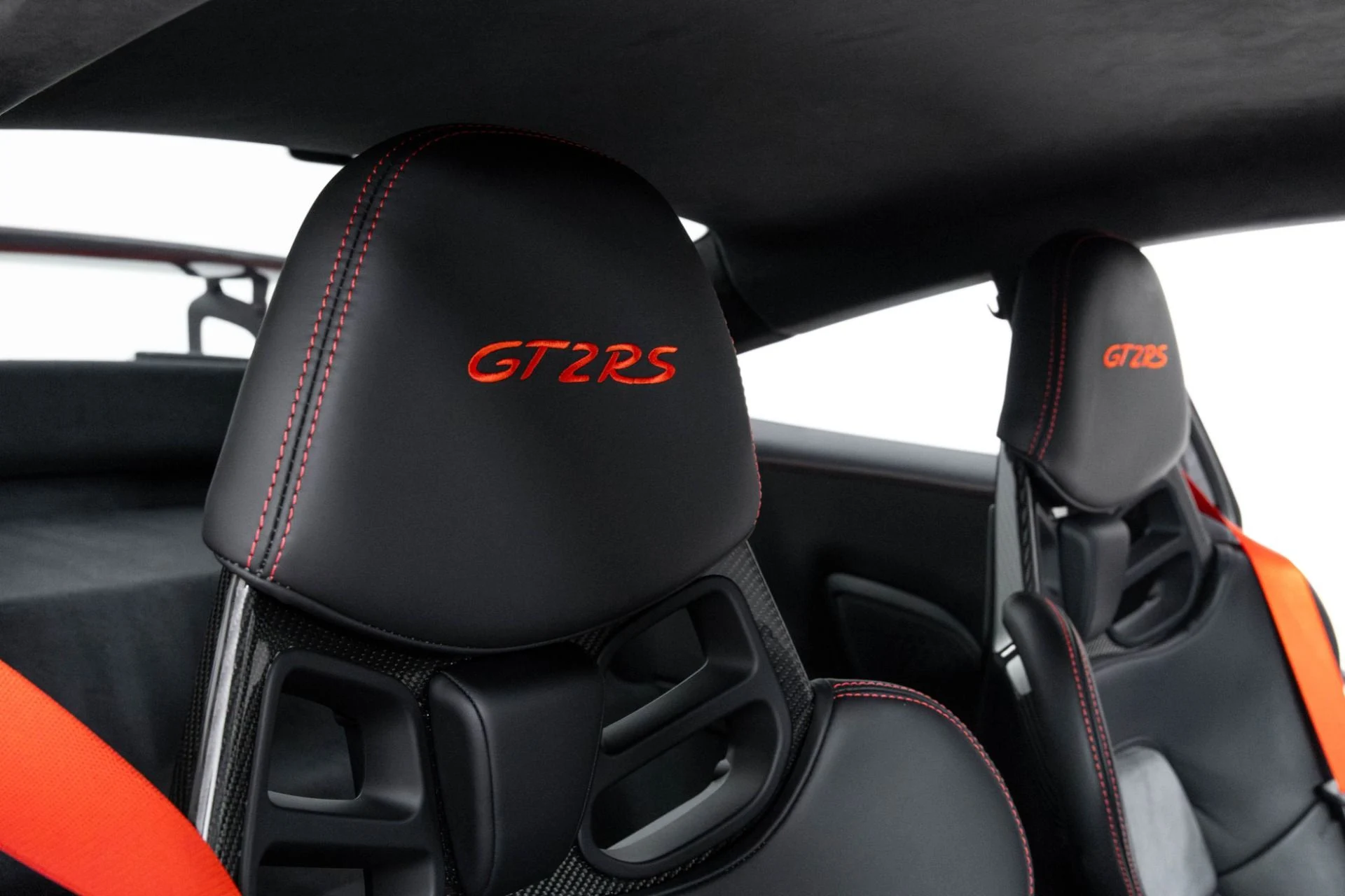 mph036_1944369178_Used_2019_Porsche_911_GT_2_RS_1761868485_5567b3ff03