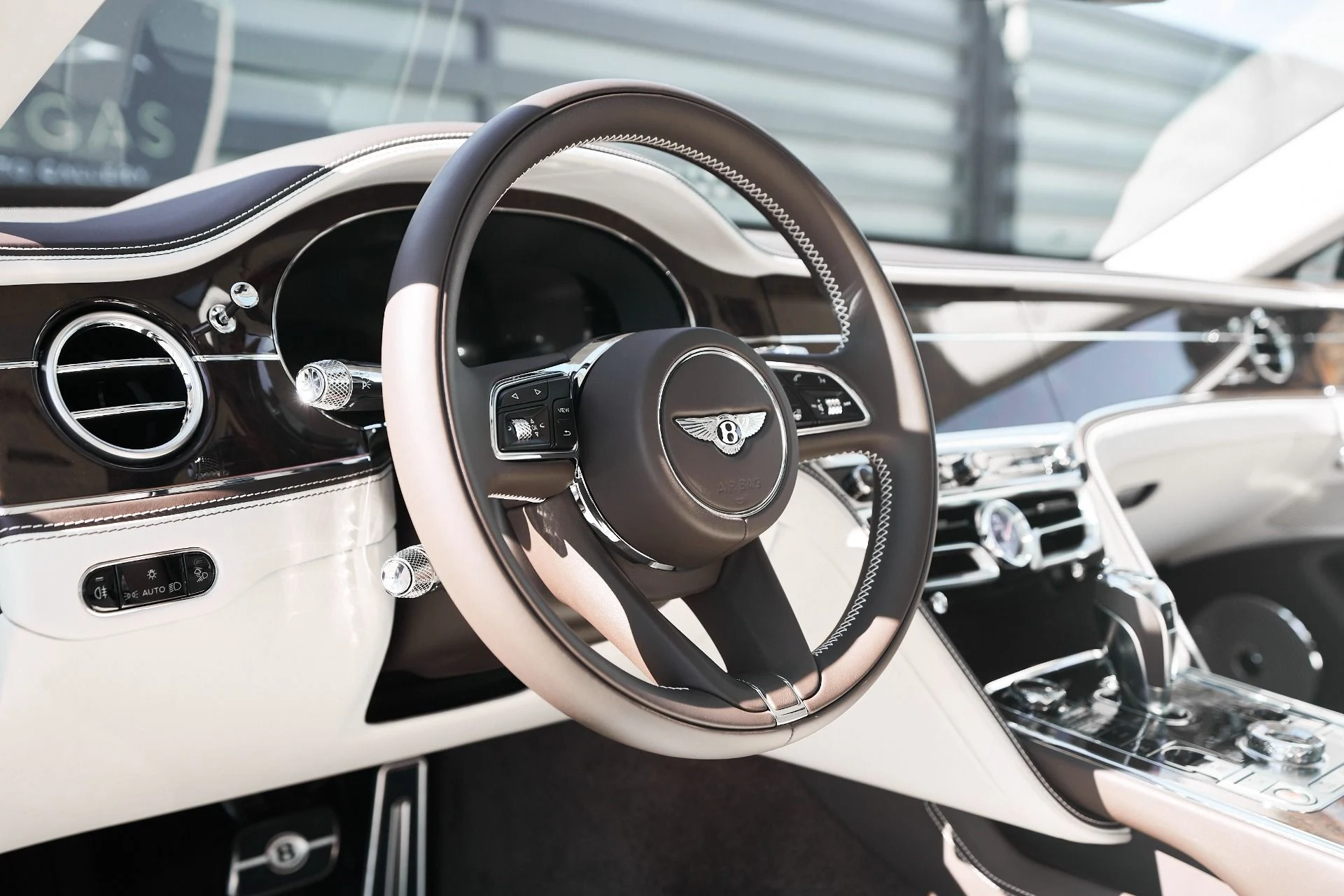 mph036_1946285486_Used_2025_Bentley_Flying_Spur_Speed_1762569217_1c36a17507