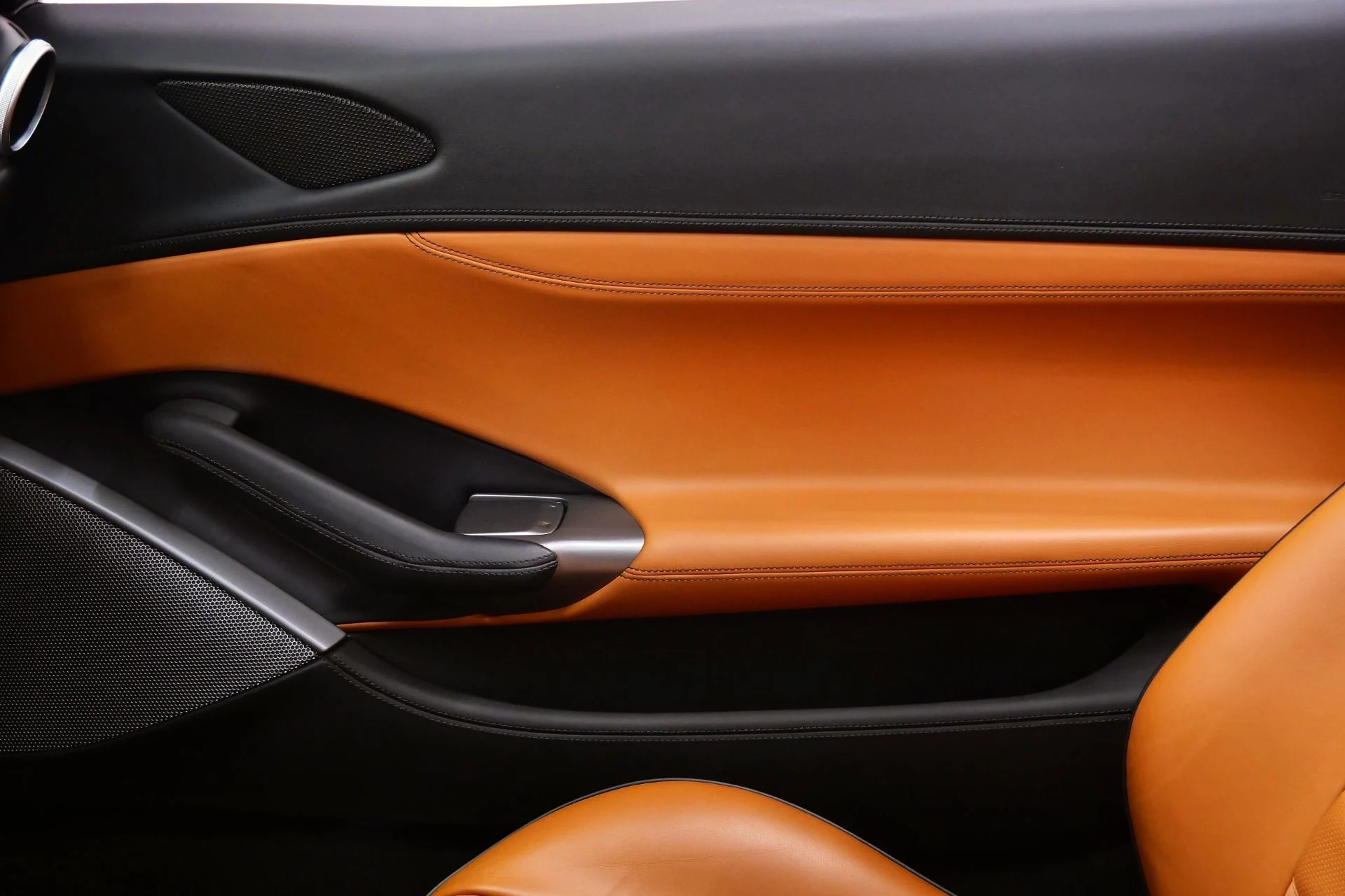 mph036_1953766617_Used_2019_Ferrari_Portofino_Daytona_Seats_High_Power_Hi_Fi_Carbon_Fiber_and_Leather_Steering_Wheel_1775750946_cf0b250dfc