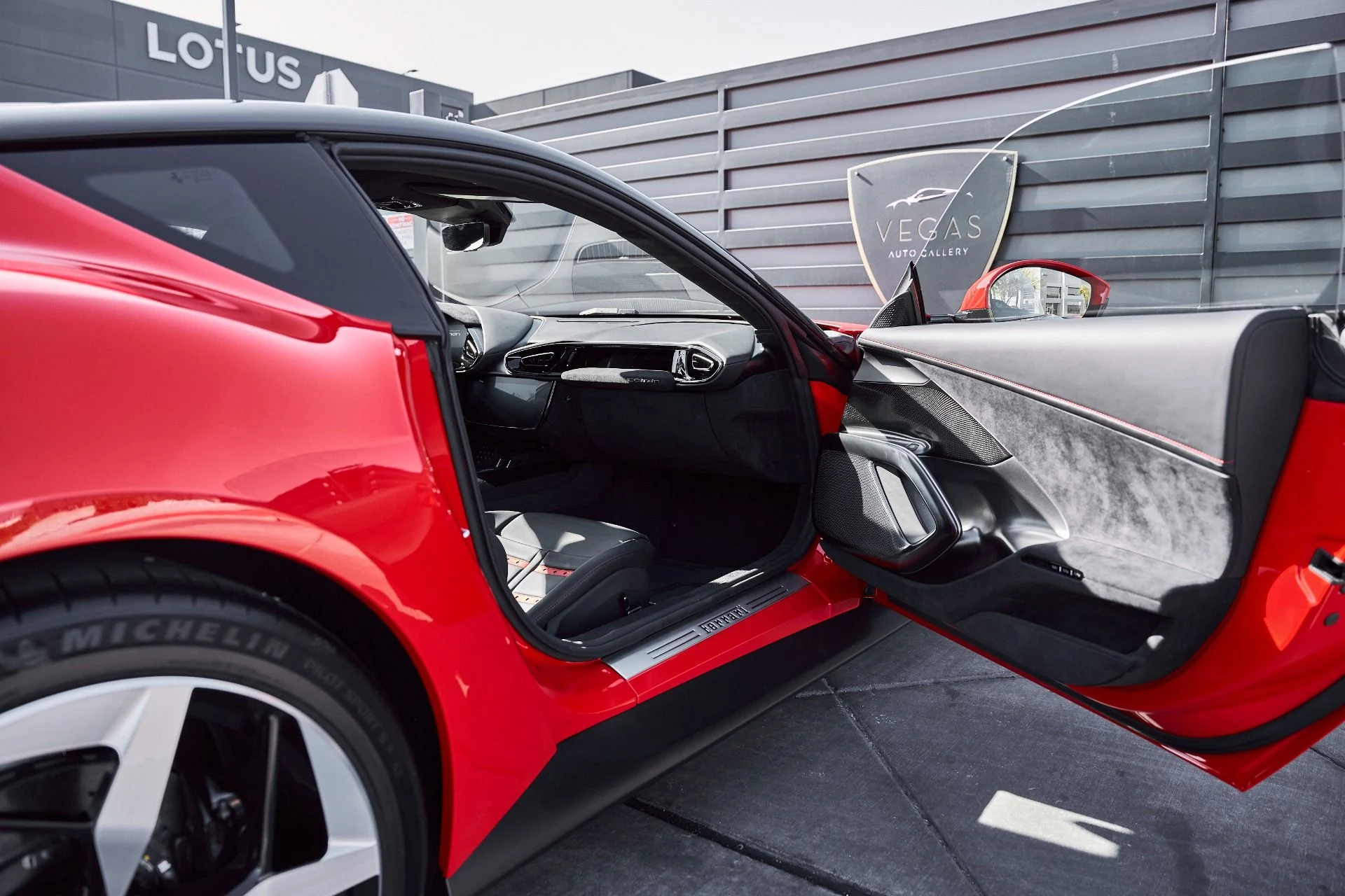 mph036_1965956543_Used_2025_Ferrari_12_Cilindri_1769824810_a25ad3224d