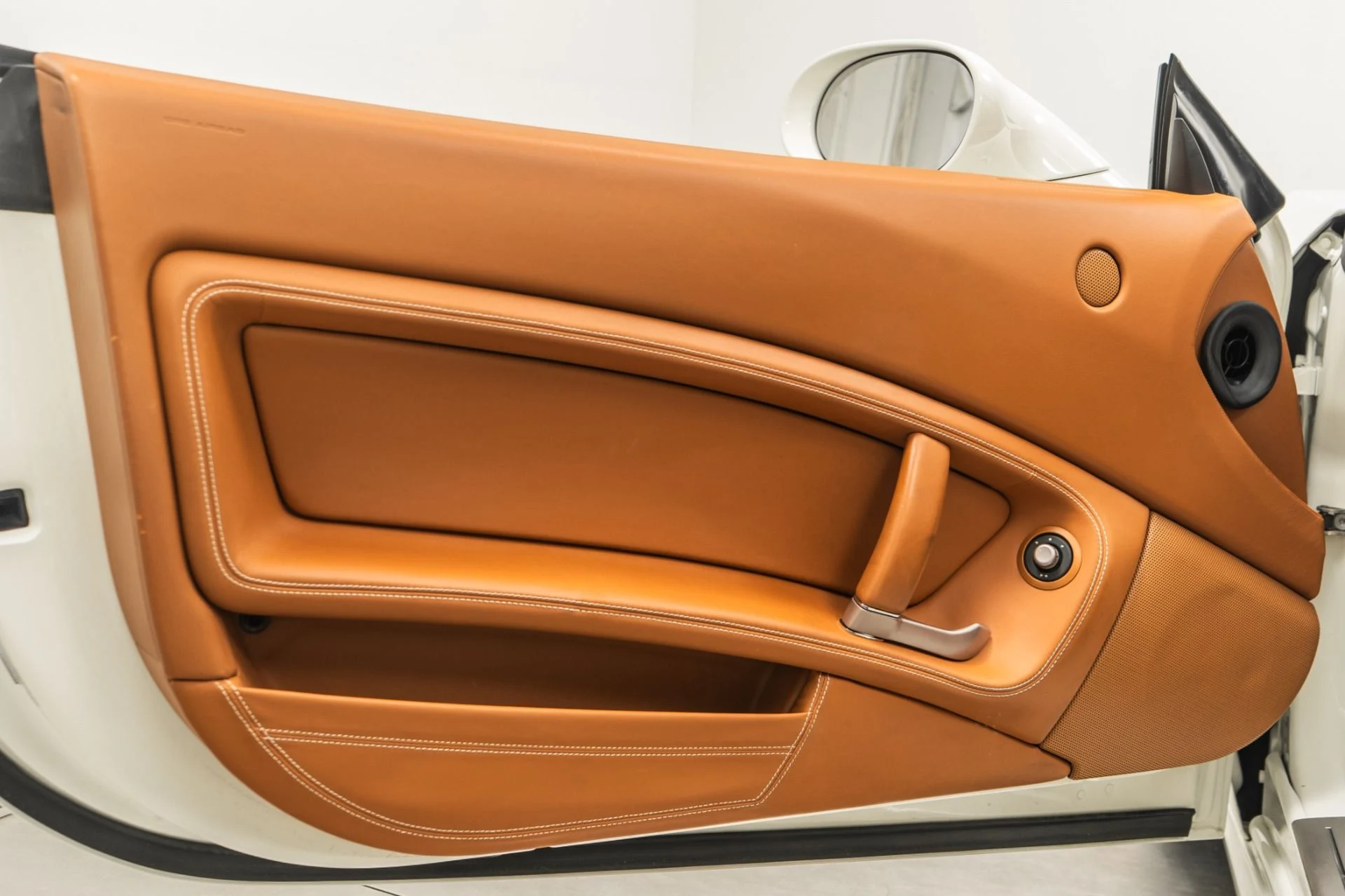 mph036_1966329786_Used_2014_Ferrari_California_1756832165_efbaec56c4