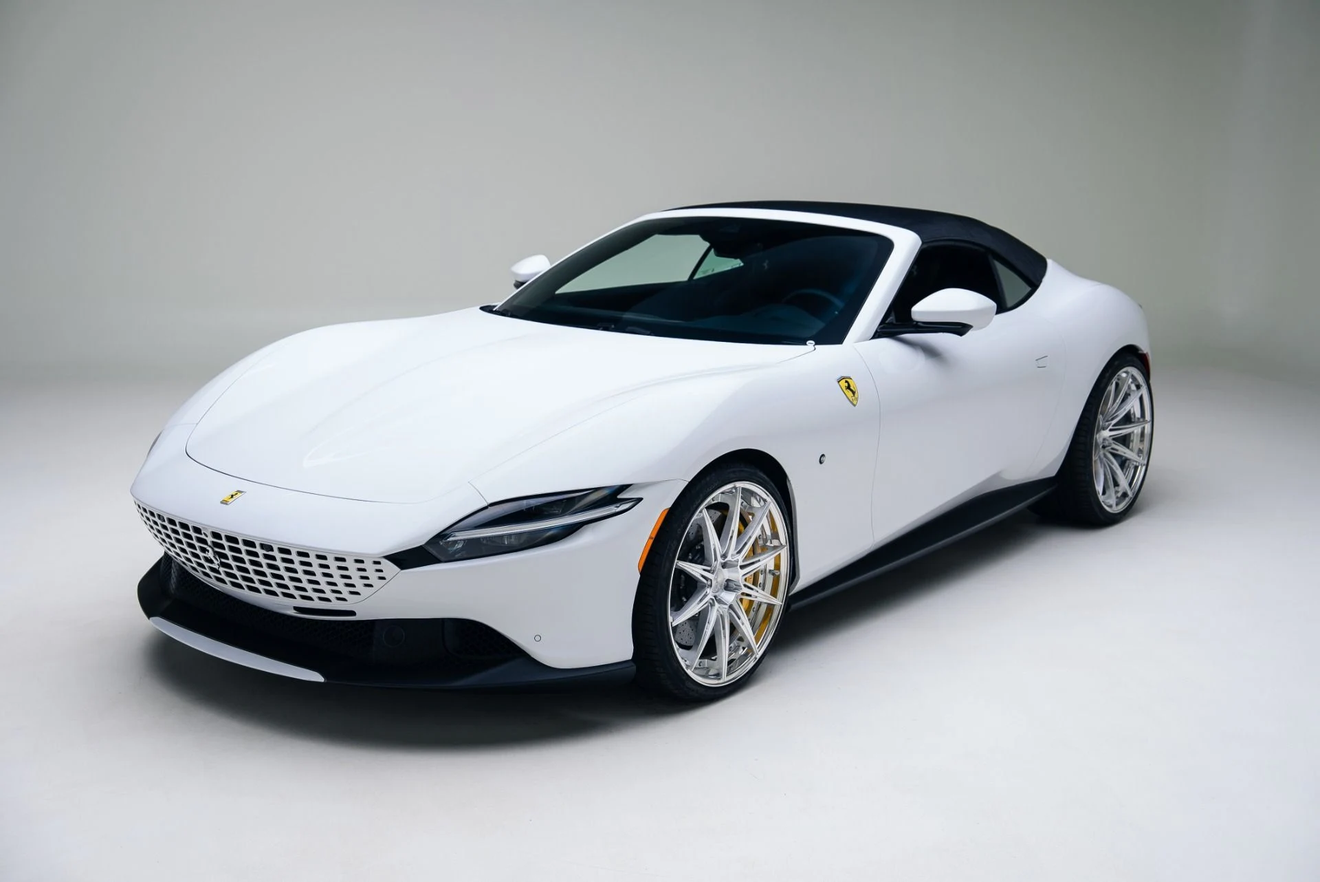 mph036_1969476259_Used_2025_Ferrari_Roma_Spider_1766089184_bd36bf1a03