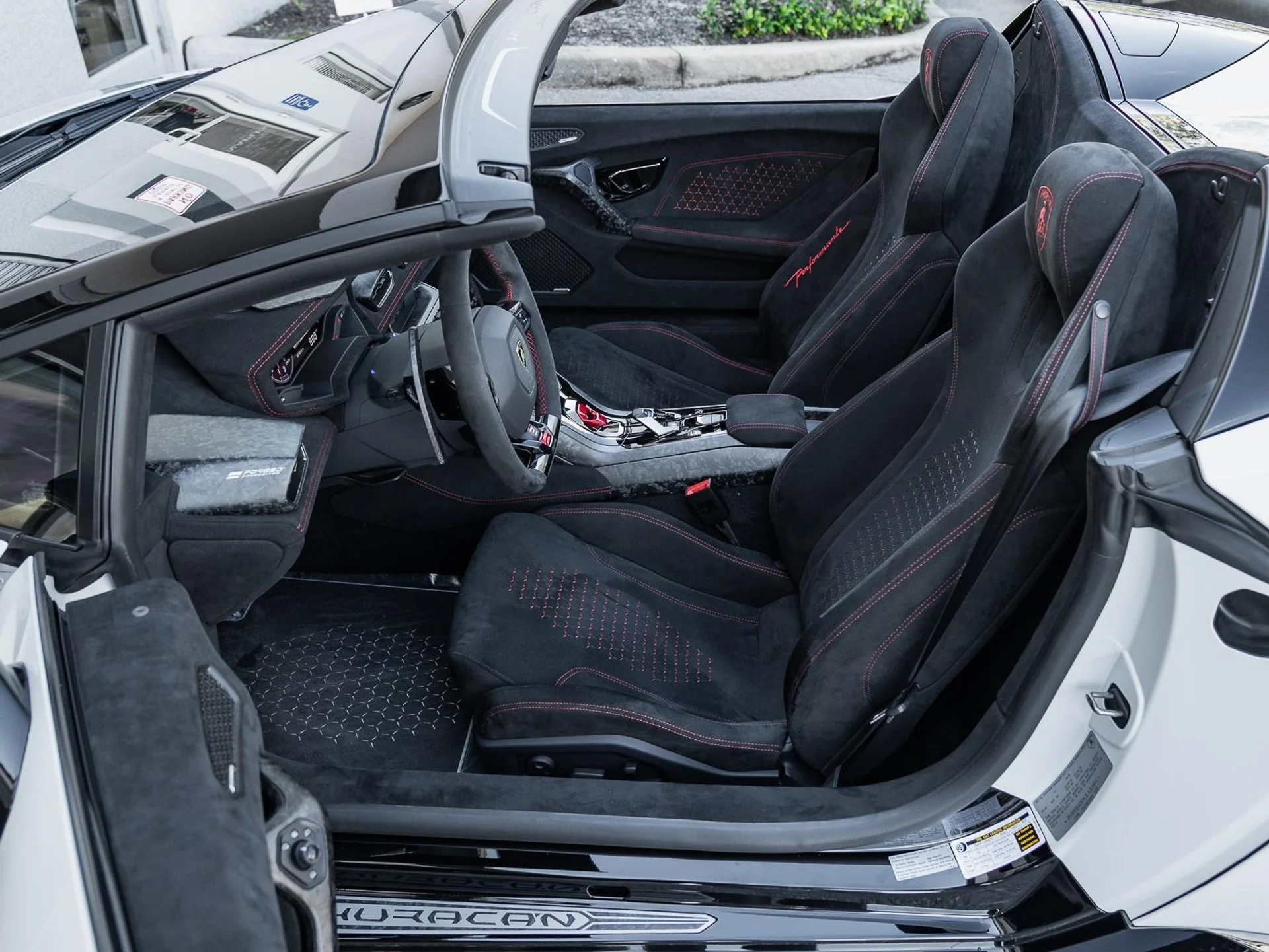 mph036_1999348327_Used_2018_Lamborghini_Huracan_Performante_Spyder_1761599161_7ad6a3ffe4