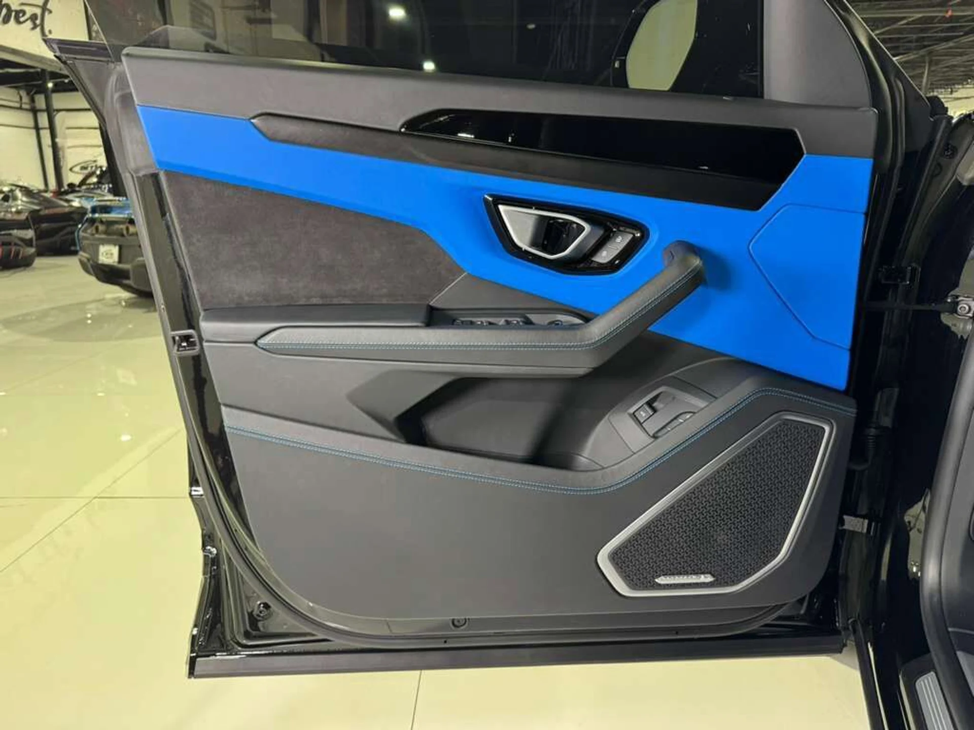 mph036_1999674645_44b35f45c79416677859f222a66716b2_018e469273