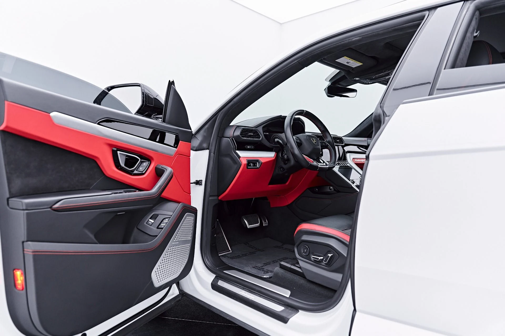 mph036_2024257790_Used_2023_Lamborghini_Urus_S_1784684460_21e477cb32