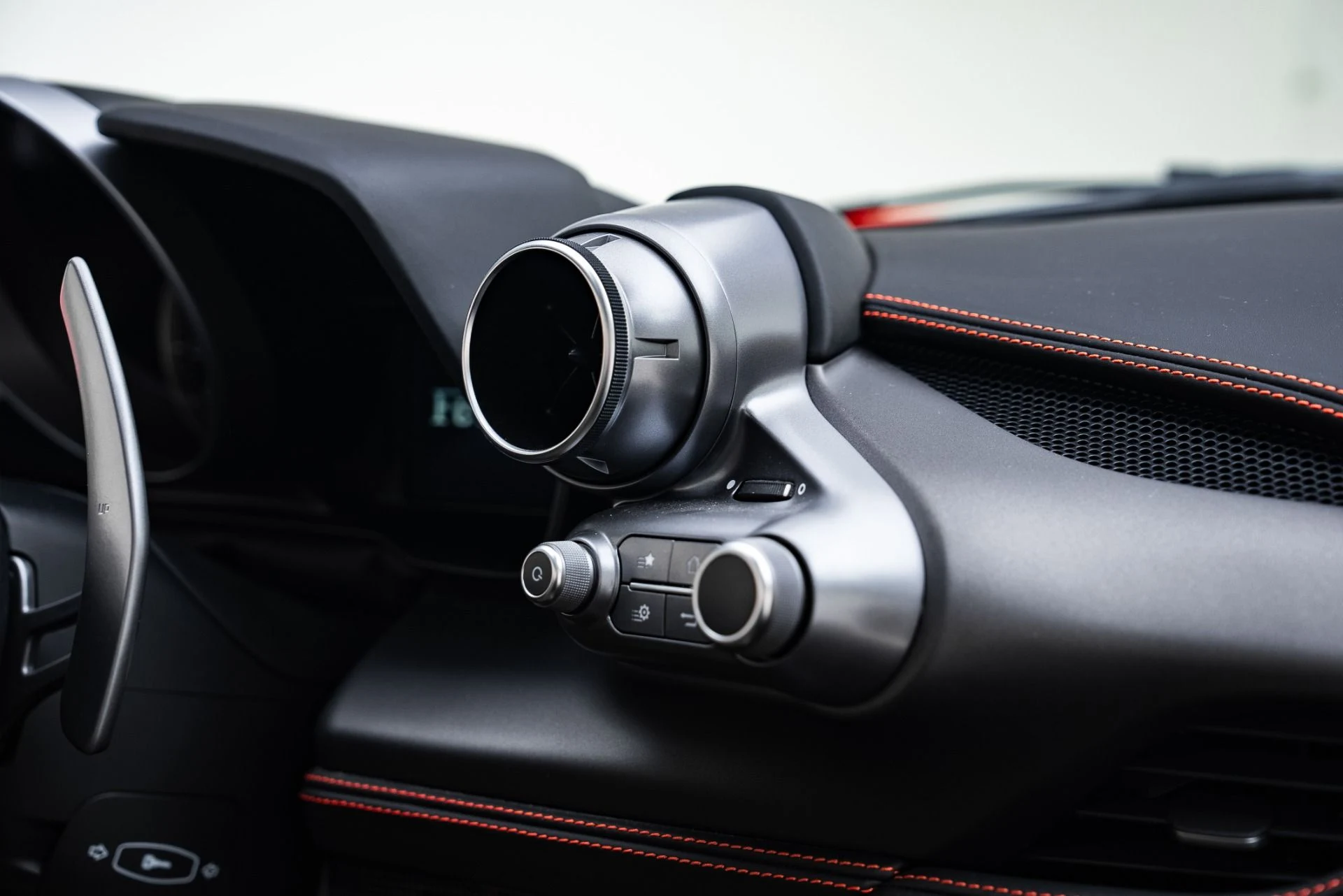 mph036_2046639367_Used_2022_Ferrari_F8_Spider_1766089321_6635d90ced