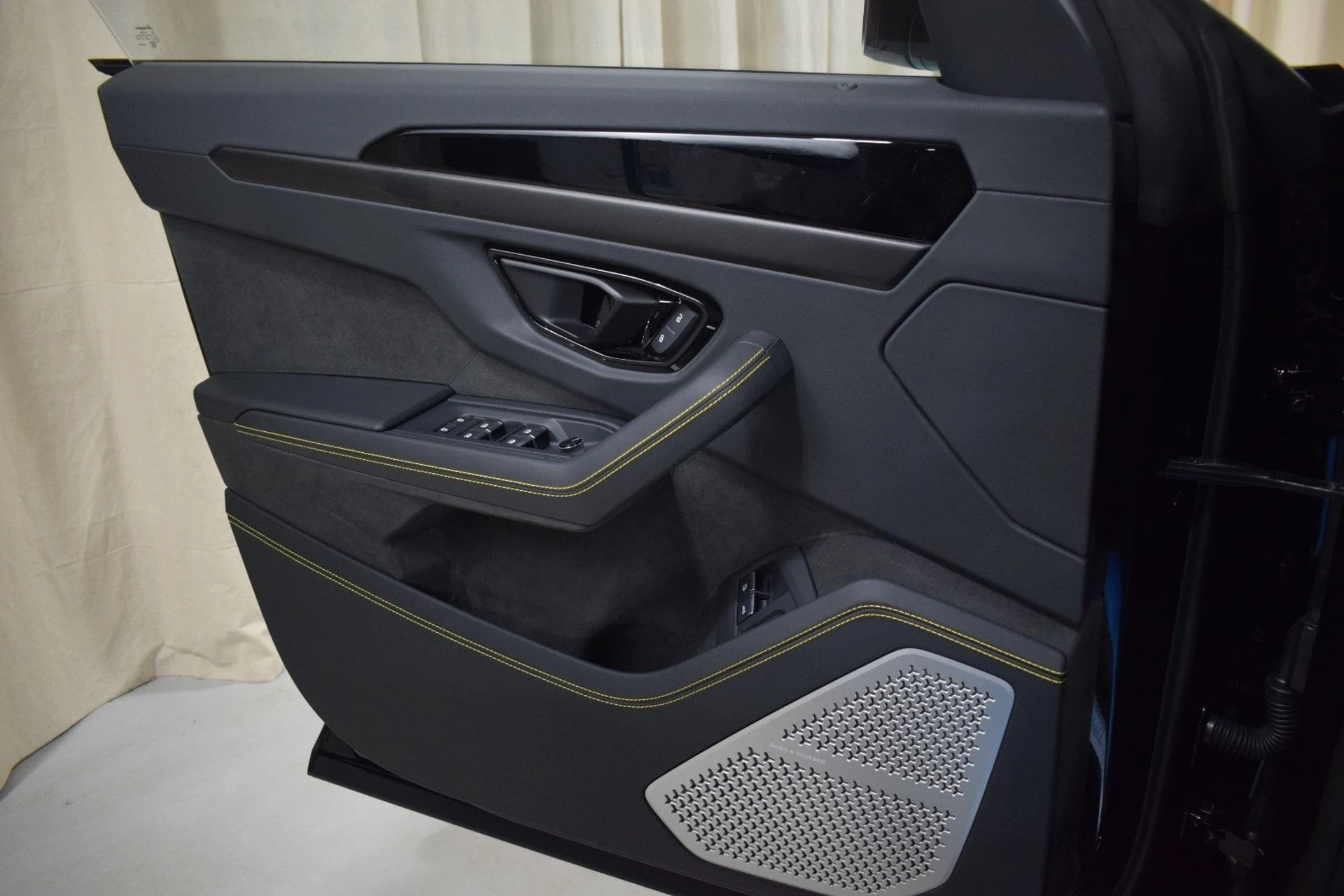 mph036_2050894263_794e838a05323743dfc924c956182037x_cff4171d49