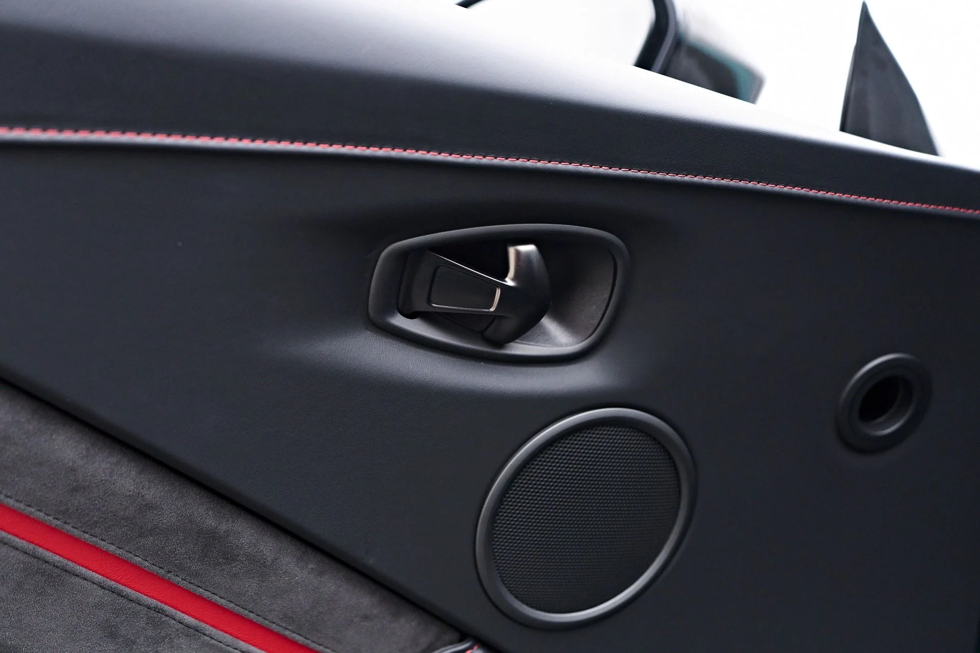 mph036_2059798866_Used_2022_Aston_Martin_Vantage_F1_Edition_1756259692_7cc4cdd701
