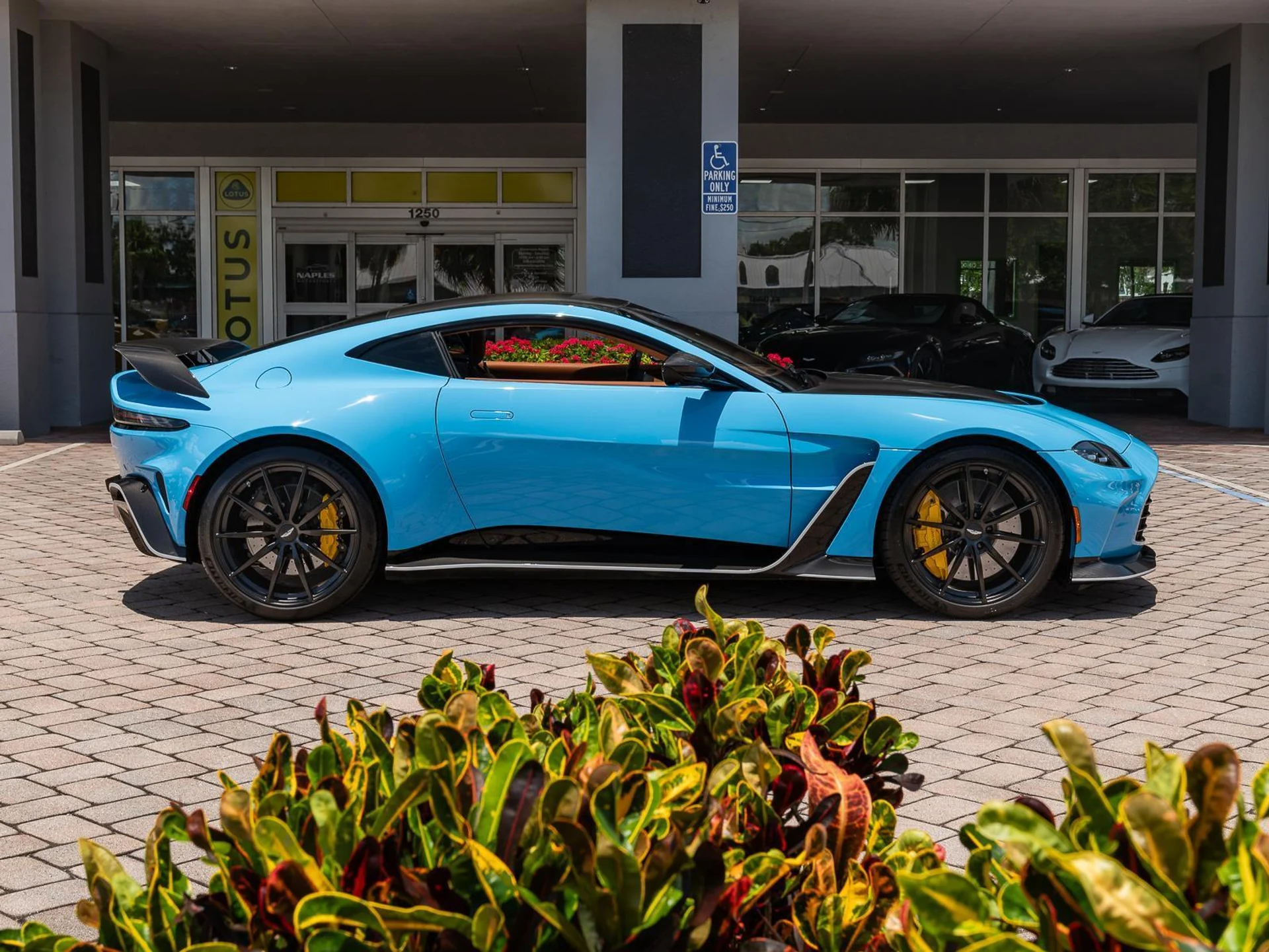 mph036_2066079544_Used_2023_Aston_Martin_Vantage_V12_1780952622_4b06330d13