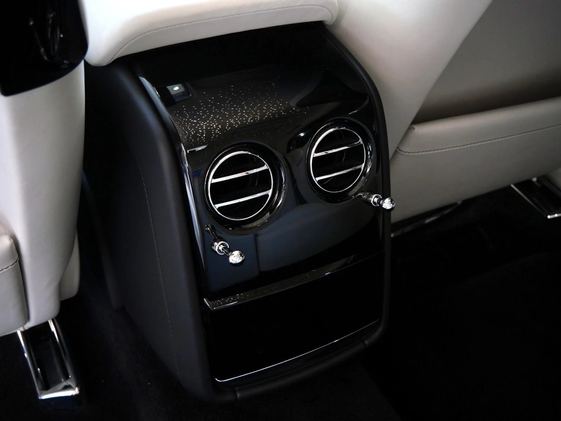 mph036_20778369_97a4c688ed8369349af015911bef79dex_2fb77d89a7