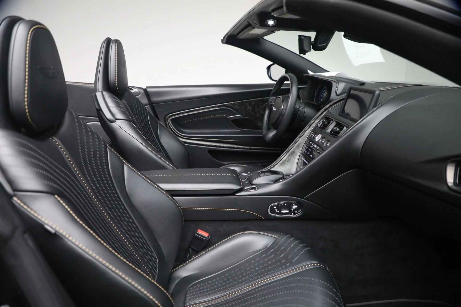 mph036_2079032223_Used_2020_Aston_Martin_DB_11_Volante_1768664310_e7a073c4ad