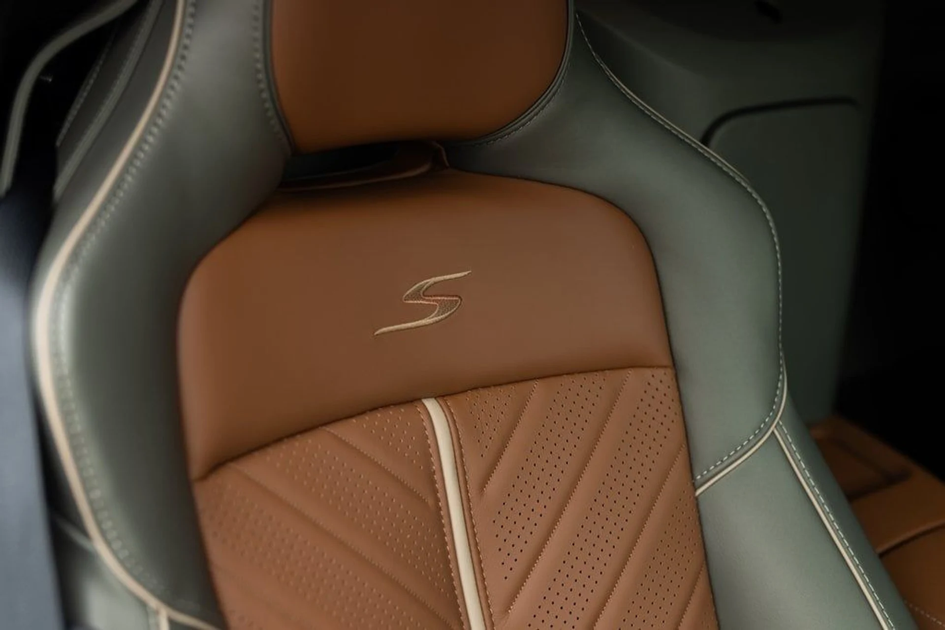 mph036_2079930960_97589f32c7f042b334810587e5f1b8e5x_c4e608d98c