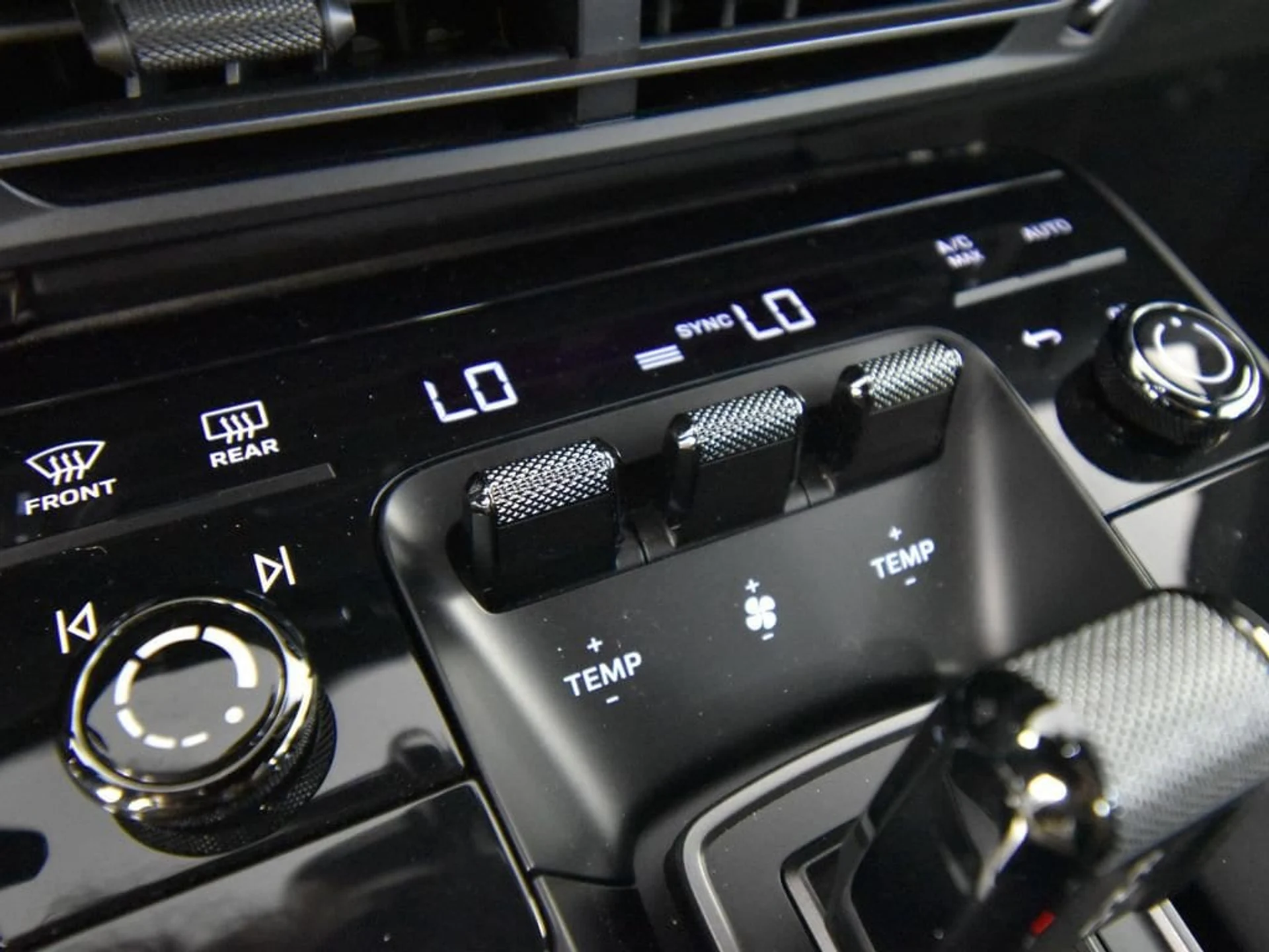 mph036_2092236794_666ea877c18eac81f266afd7ec45e5aex_0451abd2f1