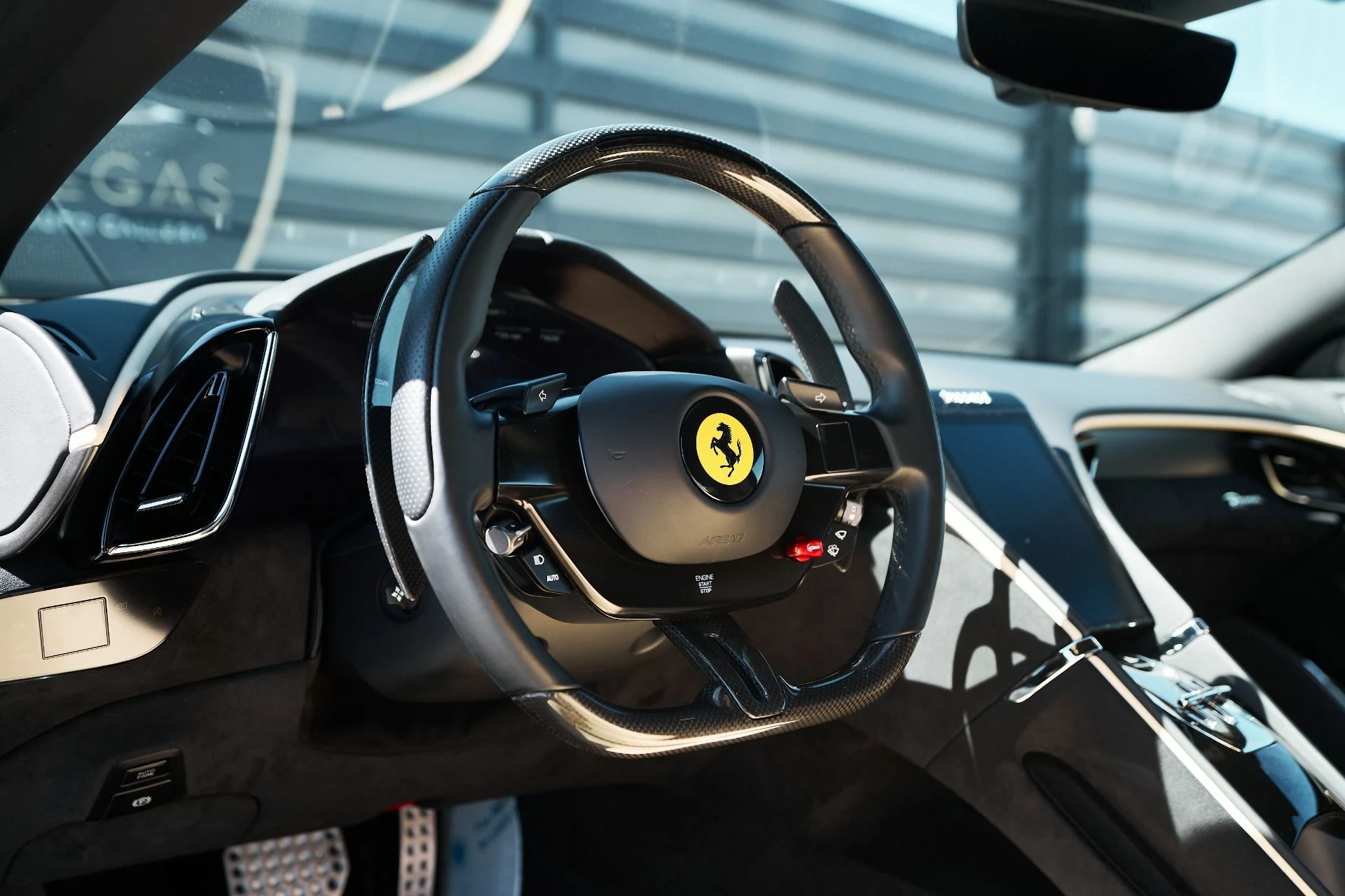 mph036_2136775436_Used_2022_Ferrari_Roma_Base_1760746827_671b231617