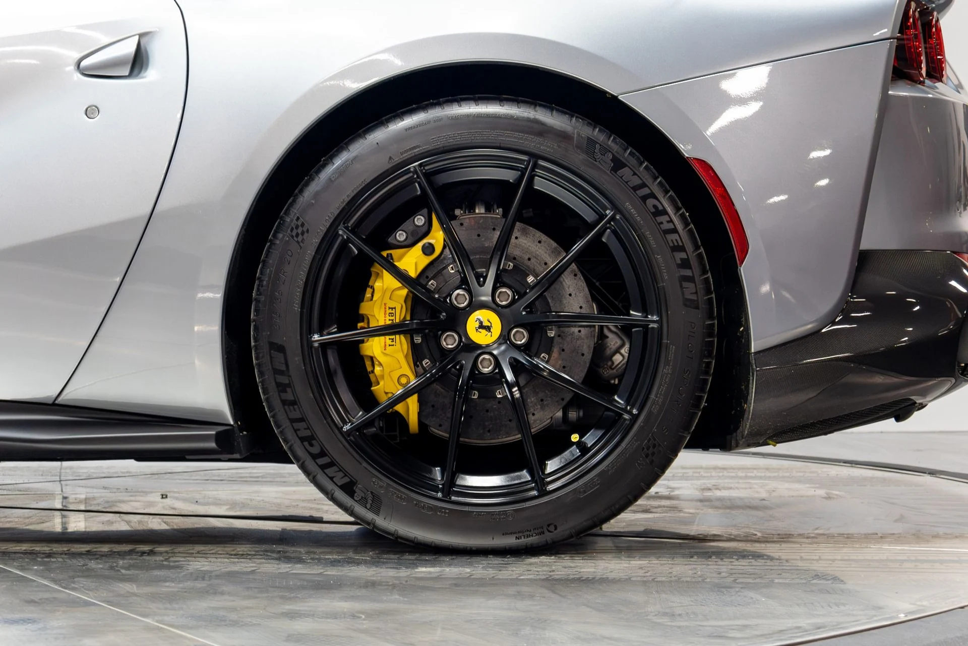 mph036_2139824223_Used_2018_Ferrari_812_Superfast_1777416678_5ef2c07248