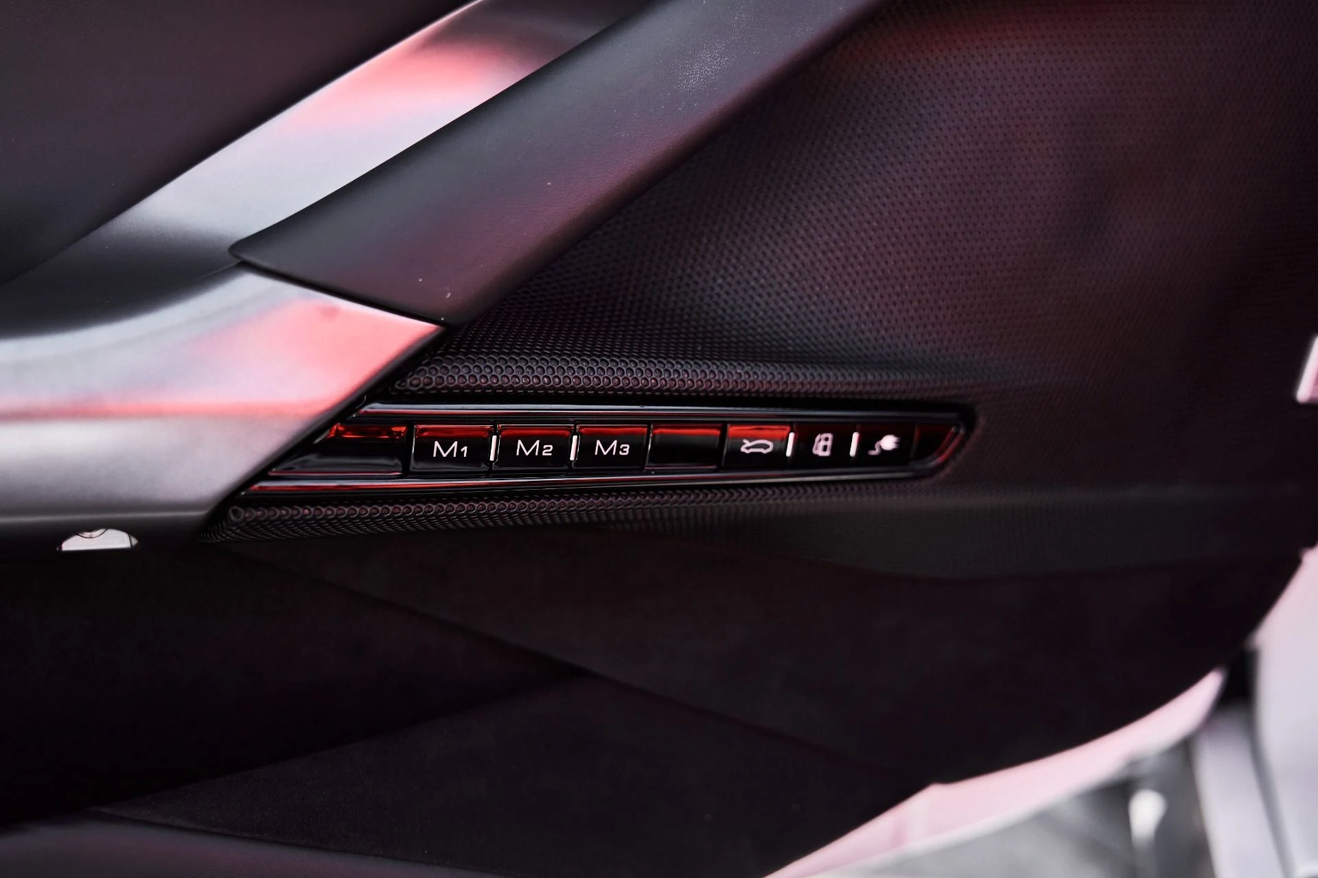 mph036_2141884152_Used_2024_Ferrari_SF_90_Spider_Base_1776734345_5a579fe383