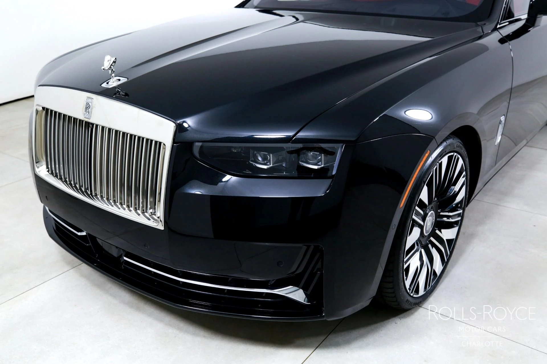 mph036_2154385995_Used_2025_Rolls_Royce_Ghost_1751386071_3bb5047a33