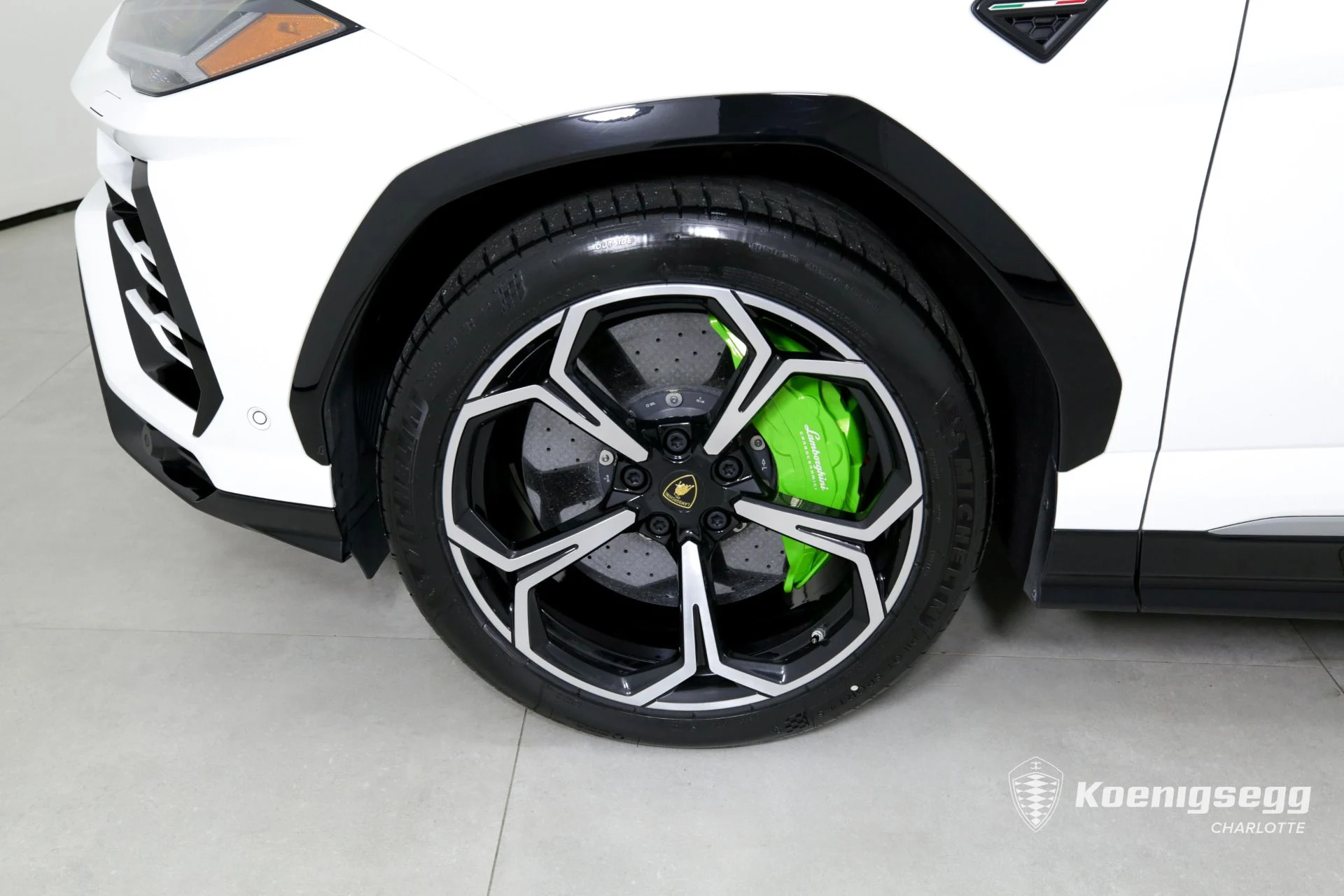 mph036_217200735_Used_2019_Lamborghini_Urus_1714496221_4ca12fec15